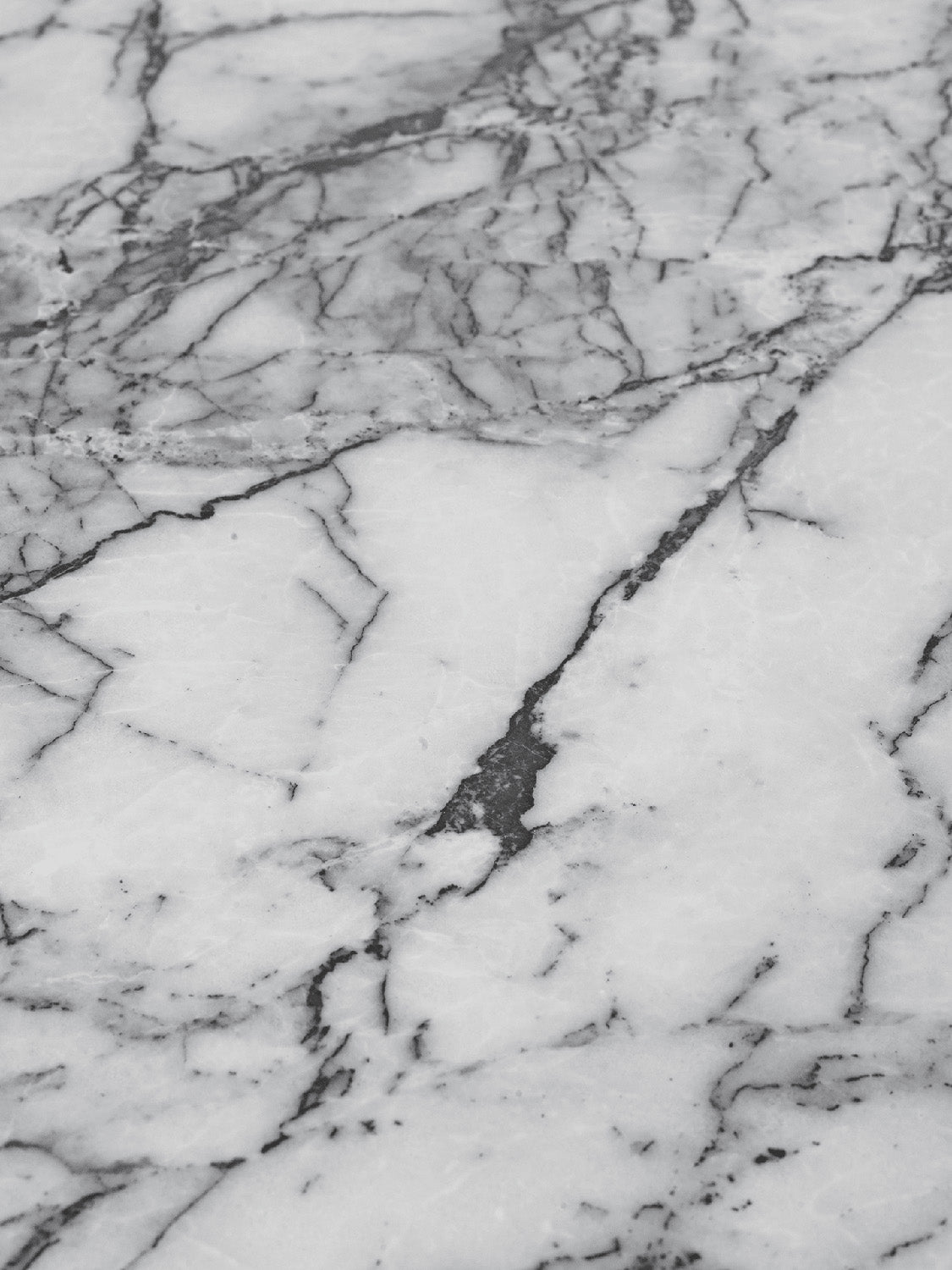 Taula Beistelltisch: Zeitloses Design mit edlem Marmordetail.