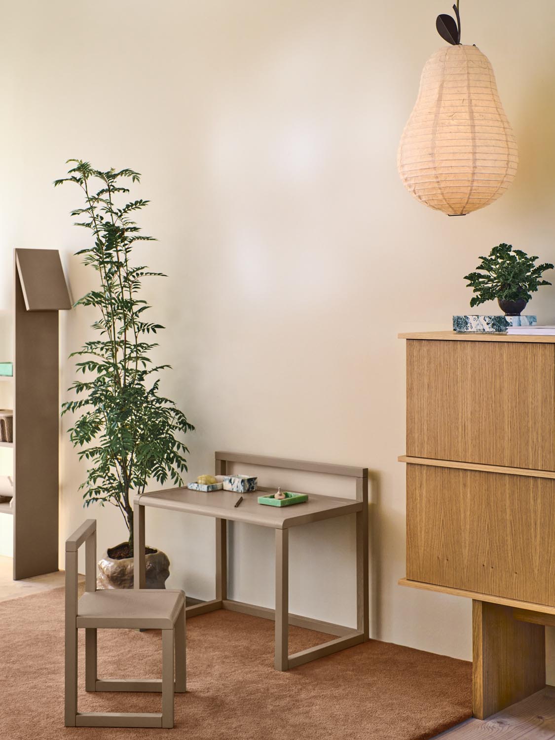 Pear Lampenschirm: Zeitloses Design aus natürlichem Washi-Papier.