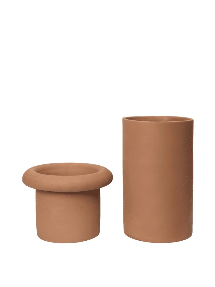 Rollo Pflanzentopf in Terrakotta präsentiert im Onlineshop von KAQTU Design AG. Pflanzentopf Outdoor ist von Ferm Living