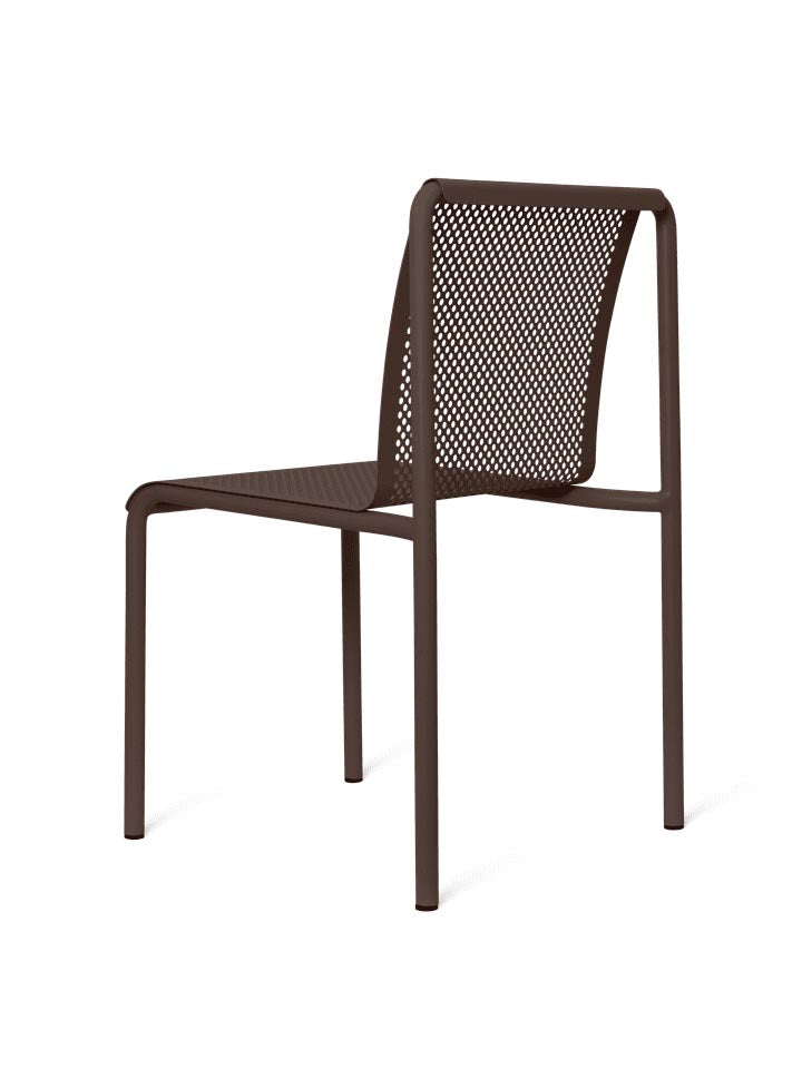 Dapple Stuhl von Ferm Living: Stilvoller, stapelbarer Gartenstuhl aus robustem Stahl, ideal für jeden Außenbereich und langlebigen Komfort.