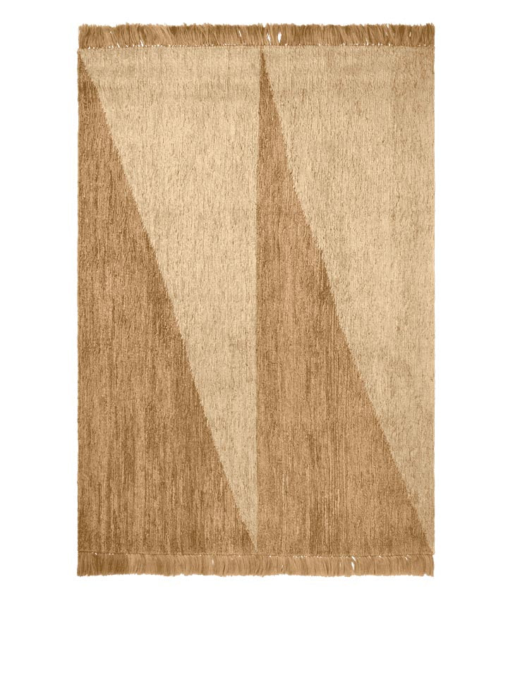 Erleben Sie den Studie Teppich 200 x 300 von Ferm Living – ein stilvolles, handgefertigtes Jute-Meisterwerk, das jedem Raum Charakter verleiht.