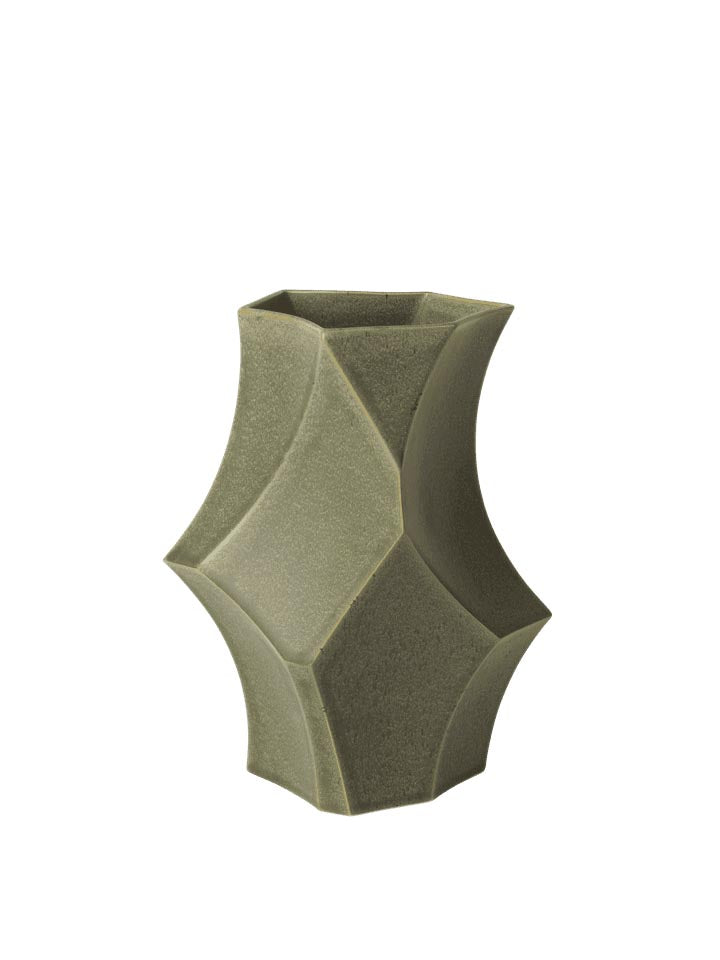 Cueva Vase H26  in Dark Sage präsentiert im Onlineshop von KAQTU Design AG. Vase ist von Ferm Living