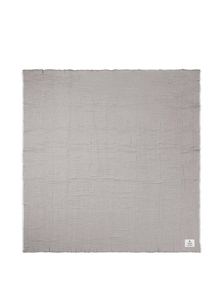 Fino Bettüberwurf in Tintenblau/Sand präsentiert im Onlineshop von KAQTU Design AG. Bettüberwurf ist von Ferm Living