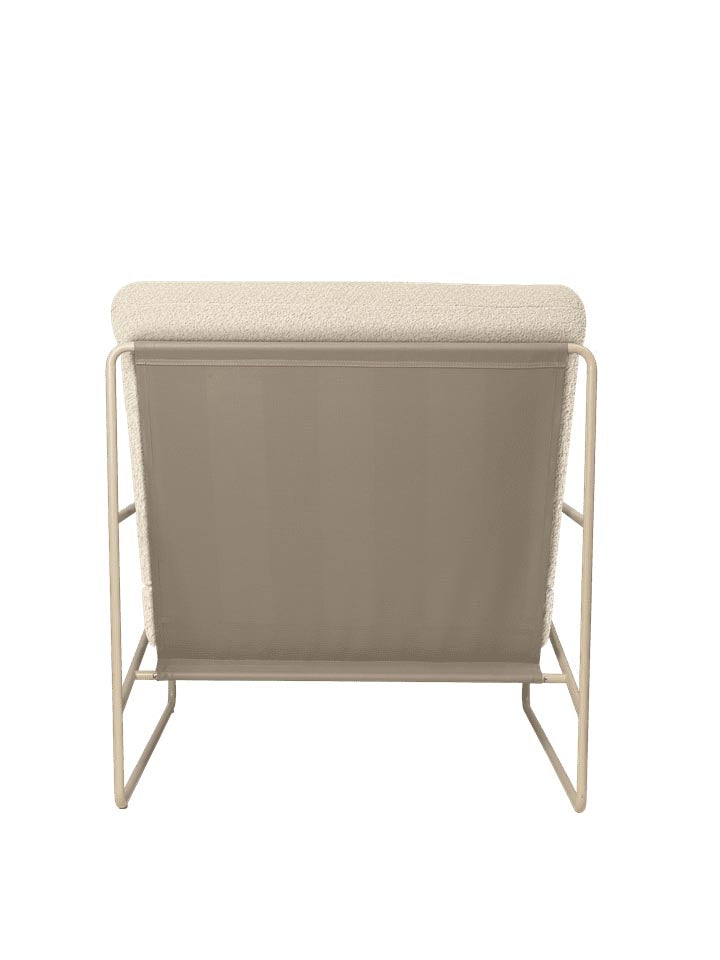Genieße den Sommer im Freien mit dem Desert 1-Sitzer von Ferm Living. Komfortable, wetterfeste Sofakissen und elegantes Bouclé-Design für stilvolle Entspannung.