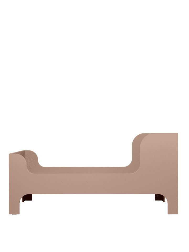 Sill Junior Bett in Rose präsentiert im Onlineshop von KAQTU Design AG. Bett ist von Ferm Living