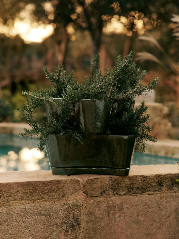 Entdecke die Gemi stapelbaren Pflanzgefäße von Ferm Living – stilvolle, flexible Lösungen für kreative Begrünung in deinem Zuhause oder Garten.