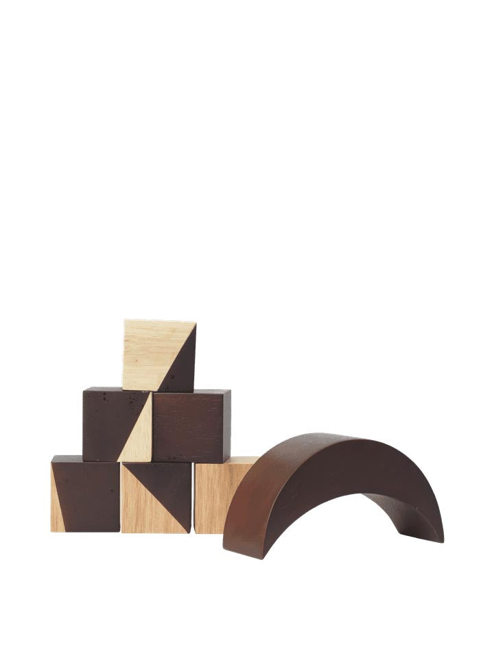 Erleben Sie die Phase Bausteine von Ferm Living – ein stilvolles Spielzeug, das Kreativität, Design und Nachhaltigkeit harmonisch verbindet.