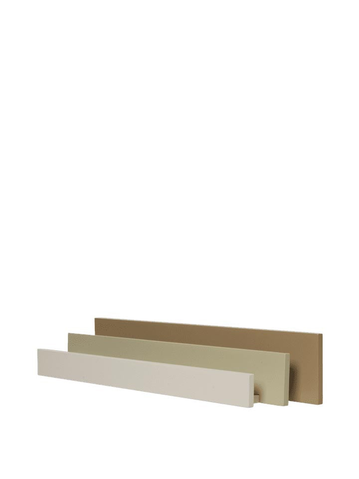 Entdecken Sie das Array Regal von Ferm Living – ein stilvolles, nachhaltiges Möbelstück, das Funktionalität und modernes Design vereint.