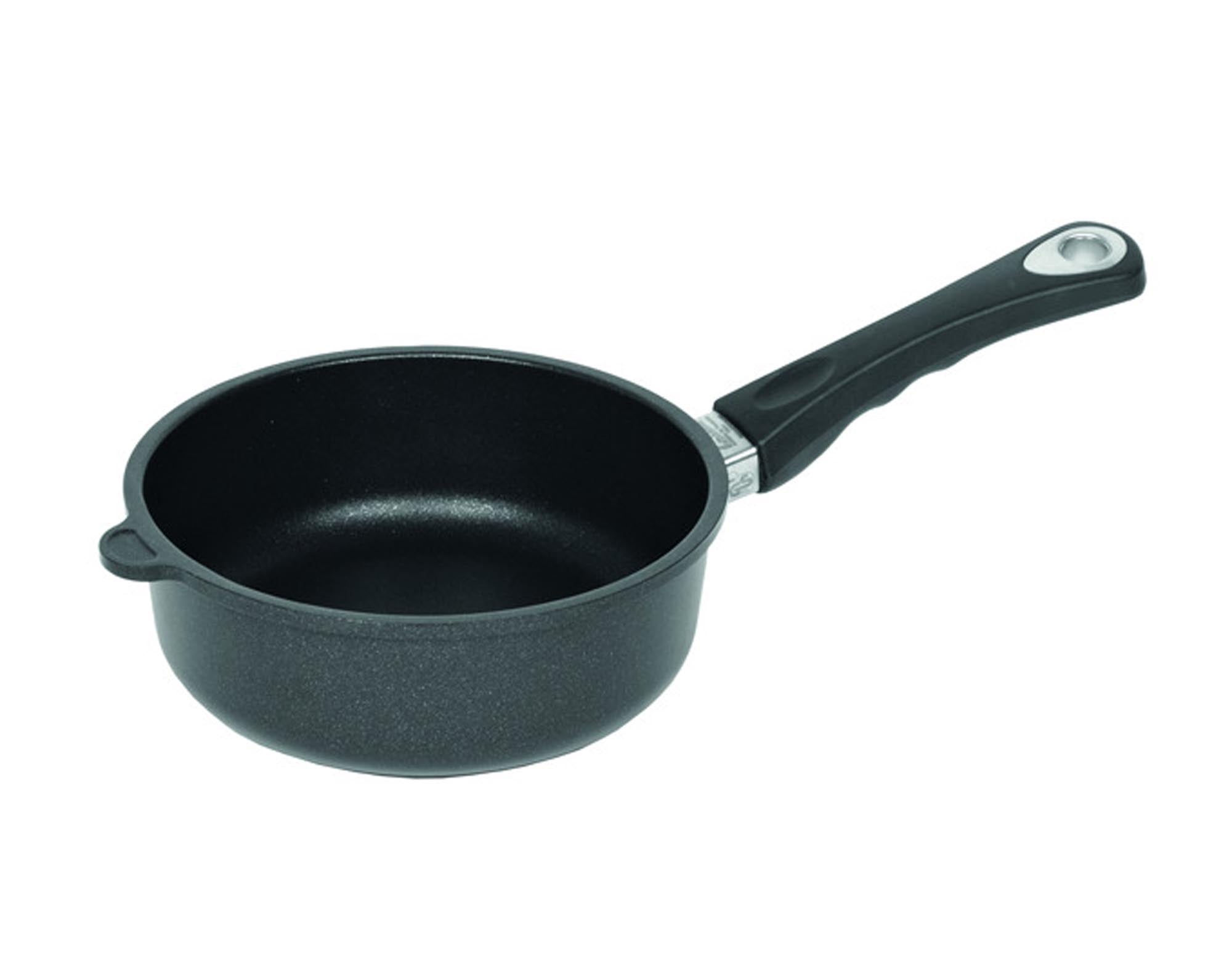 Entdecken Sie die LOTUS Bratpfanne hoch Induktion ø 20 cm – ideal für Induktionsherde, mit robuster Antihaftbeschichtung für fettfreies Braten.