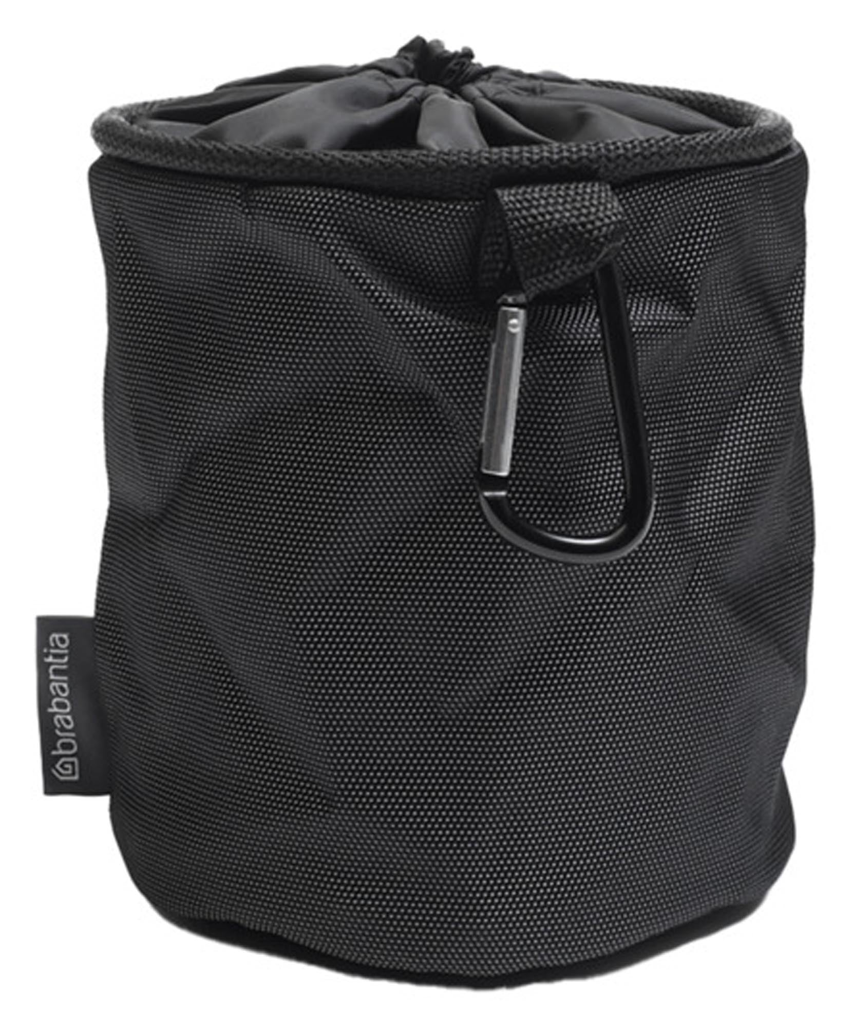 Entdecken Sie den BRABANTIA Wäscheklammersack Premium – ein stilvolles, langlebiges Accessoire für Ordnung beim Wäscheaufhängen. Hergestellt aus strapazierfähigem Polyester, bietet er Platz für bis zu 100 Wäscheklammern und schützt diese dank wasserabweisender Beschichtung. Praktisches Design mit Aufhängemöglichkeit und sicherem Verschluss. Ideal für jeden Haushalt!