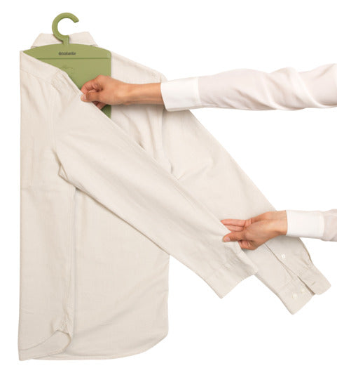 Entdecken Sie das BRABANTIA Wäsche Faltbrett in calm green – Ihr praktischer Helfer für ordentlich gefaltete Kleidung und mehr Platz im Schrank!