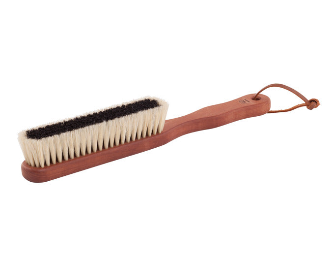 REDECKER Kaschmirbürste mit Griff Wildschweinborsten 26.5 cm in präsentiert im Onlineshop von KAQTU Design AG. Reinigung & Wäsche ist von REDECKER