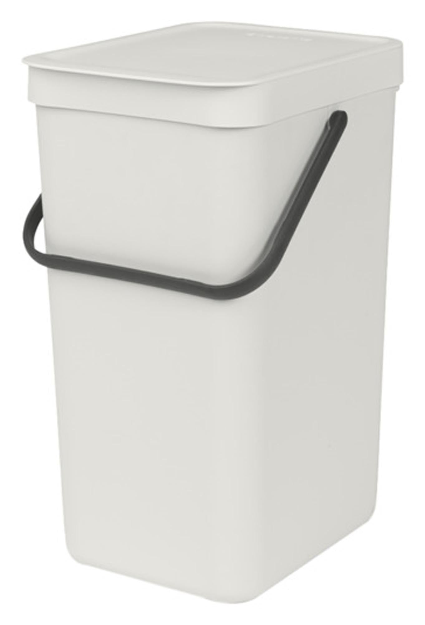 Entdecken Sie den BRABANTIA Sort&Go Abfallbehälter in light grey. Ideal für umweltbewusstes Mülltrennen, robust, pflegeleicht und stilvoll.