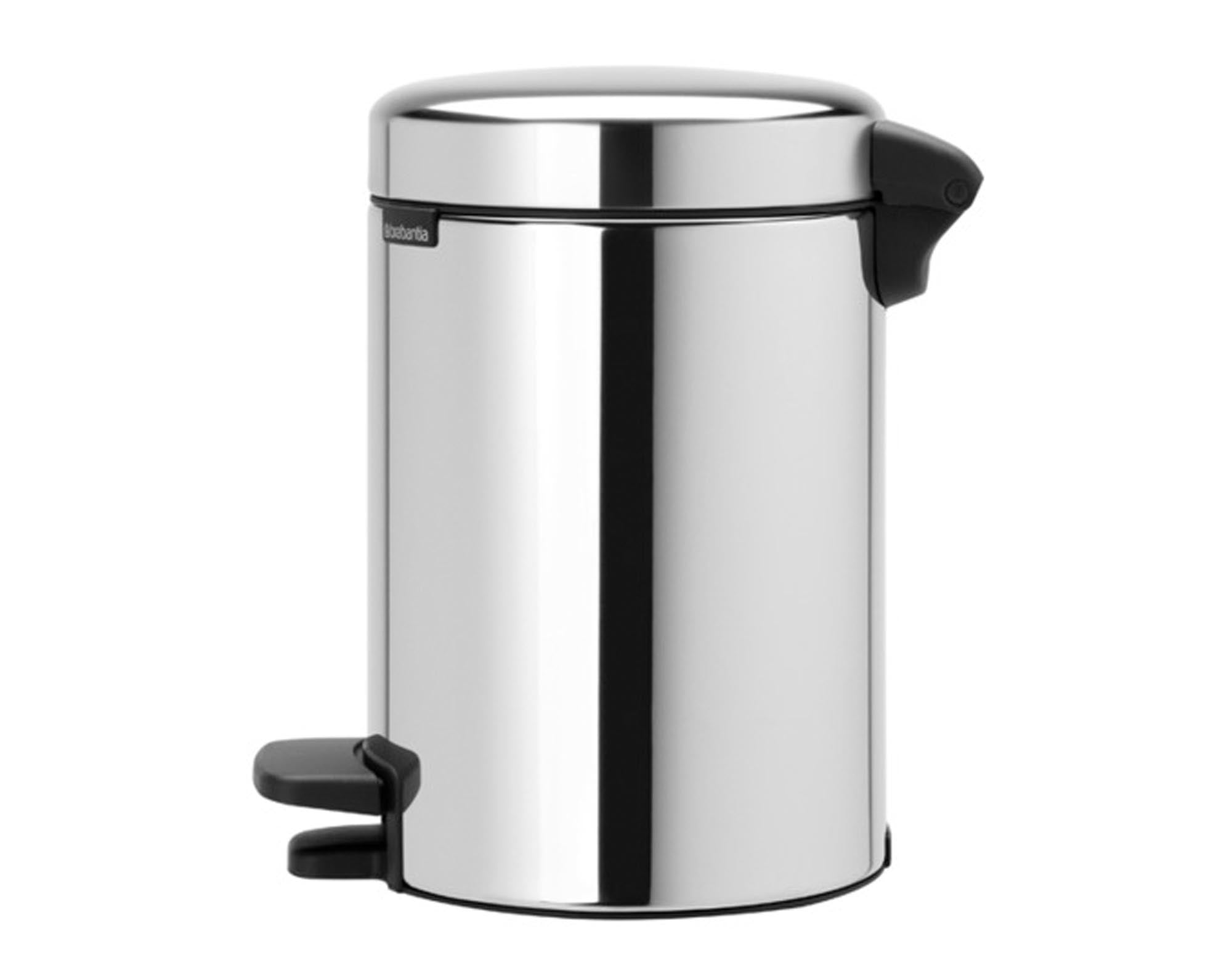Entdecken Sie den BRABANTIA Treteimer NewIcon 5 l in brillantem Stahl. Hochwertig, hygienisch und ideal für kleine Küchen, Badezimmer und Büros.