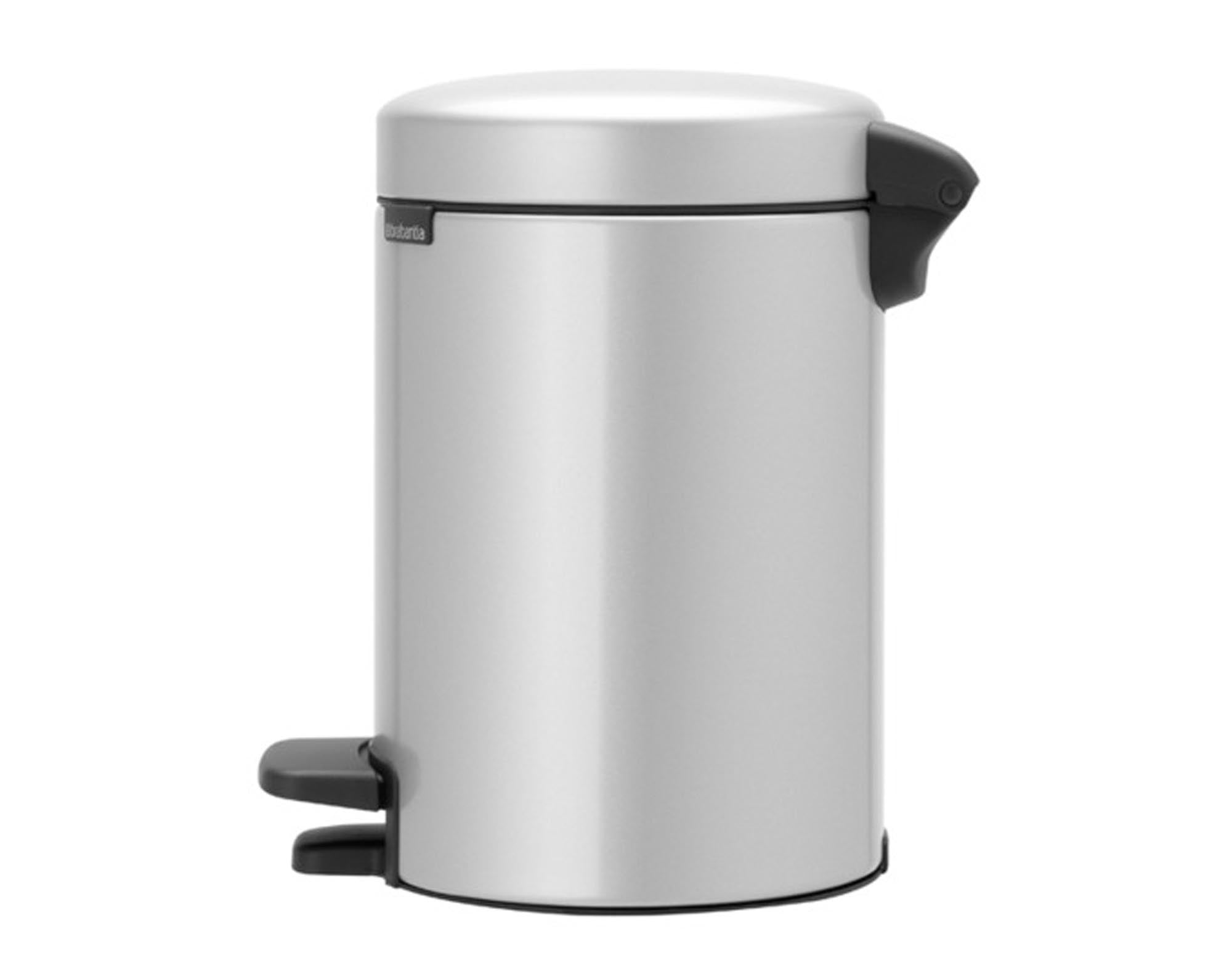 Entdecken Sie den BRABANTIA Treteimer NewIcon 5 l in metallic grey. Hochwertiger, hygienischer Mülleimer mit innovativem Pedal-System und modernem Design.