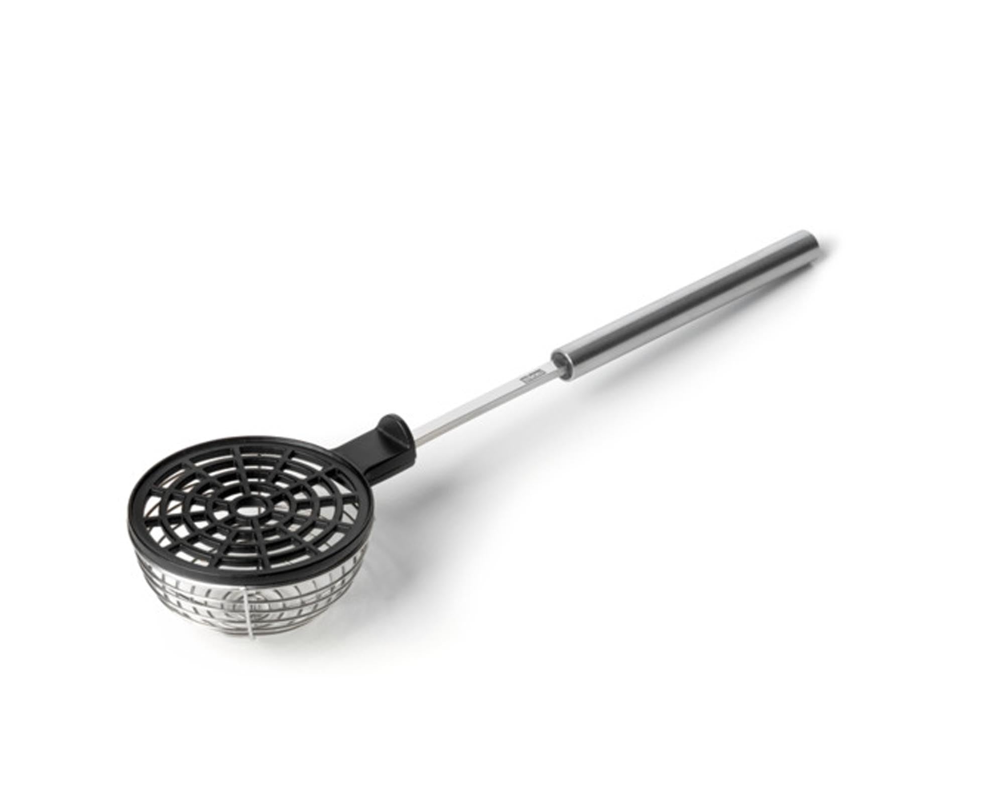 Entdecken Sie die STÖCKLI Fonduesiebe mit Deckel – perfekte Helfer für Fondue und Raclette. Robust, ergonomisch und stilvoll für gesellige Abende!