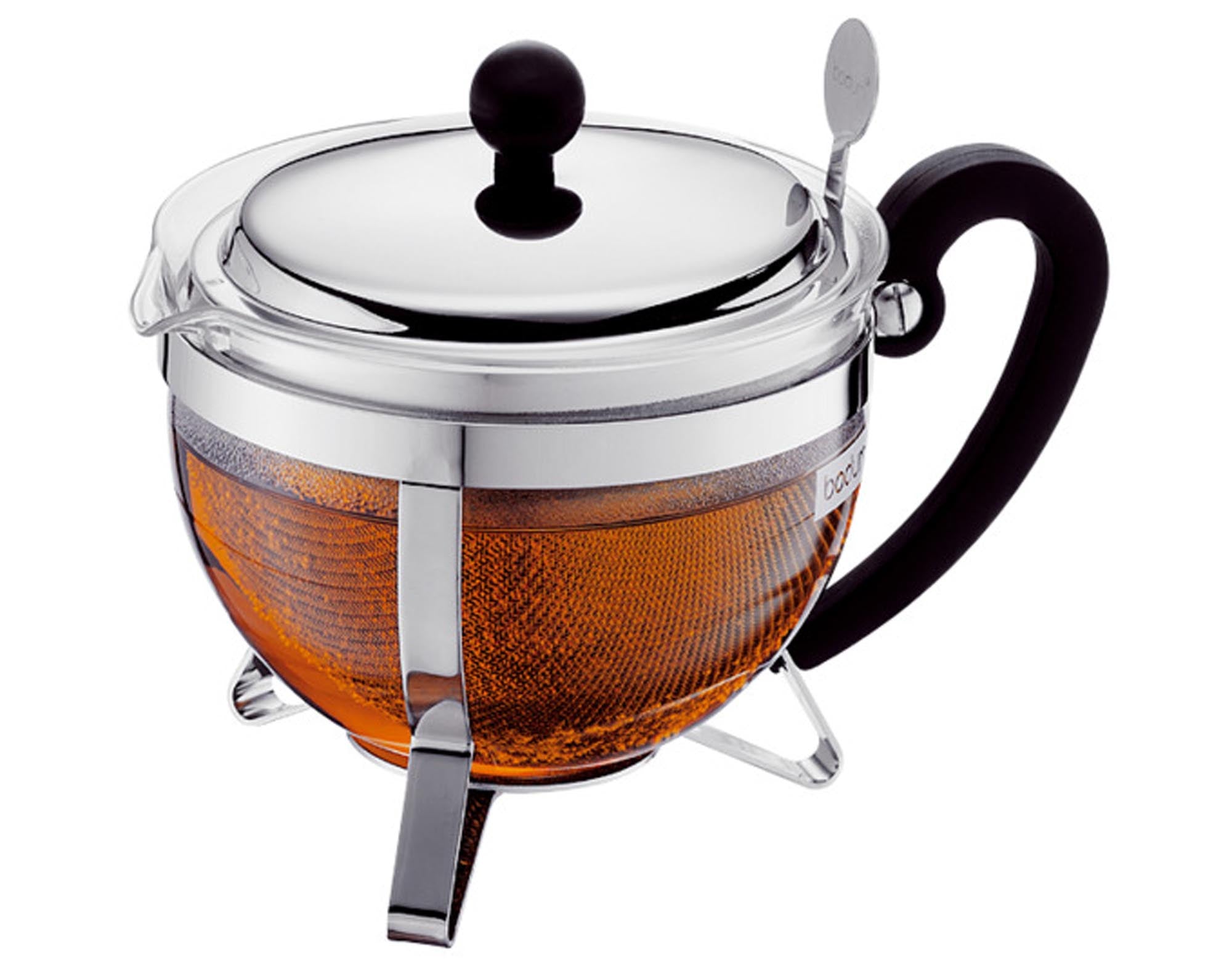 Entdecken Sie die BODUM Teekanne Chambord 1.3 l aus hitzebeständigem Borosilikatglas mit elegantem Edelstahlfilter. Ideal für Teeliebhaber!
