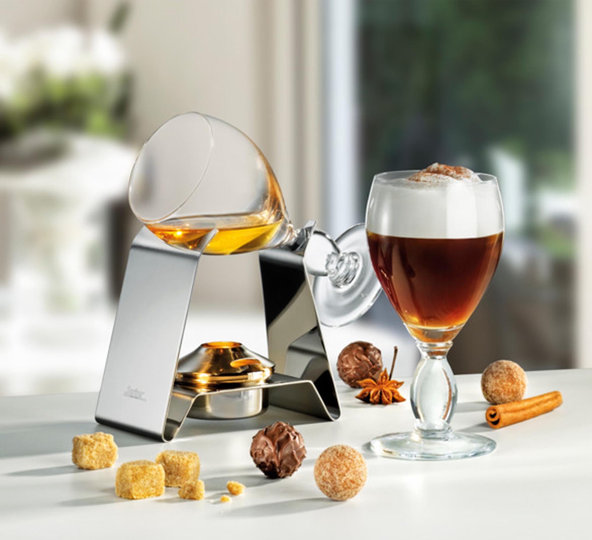 Entdecken Sie das exquisite Irish Coffee Set von SPRING: Hitzebeständige Gläser, elegante Edelstahl-Löffel und ein inspirierendes Rezeptbuch.