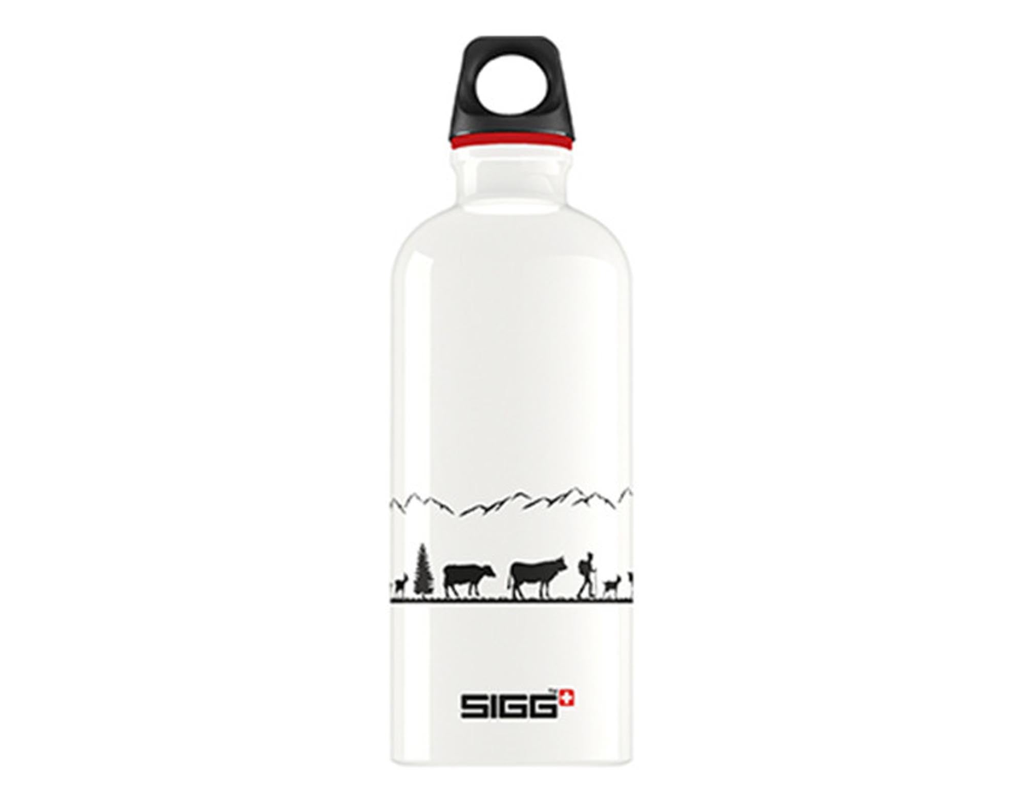 Entdecken Sie die SIGG Traveller Bottle 0.6 l – die perfekte, nachhaltige Trinkflasche aus Aluminium für Sport, Reisen und Alltag. BPA-frei, leicht zu reinigen und in verschiedenen Farben erhältlich.