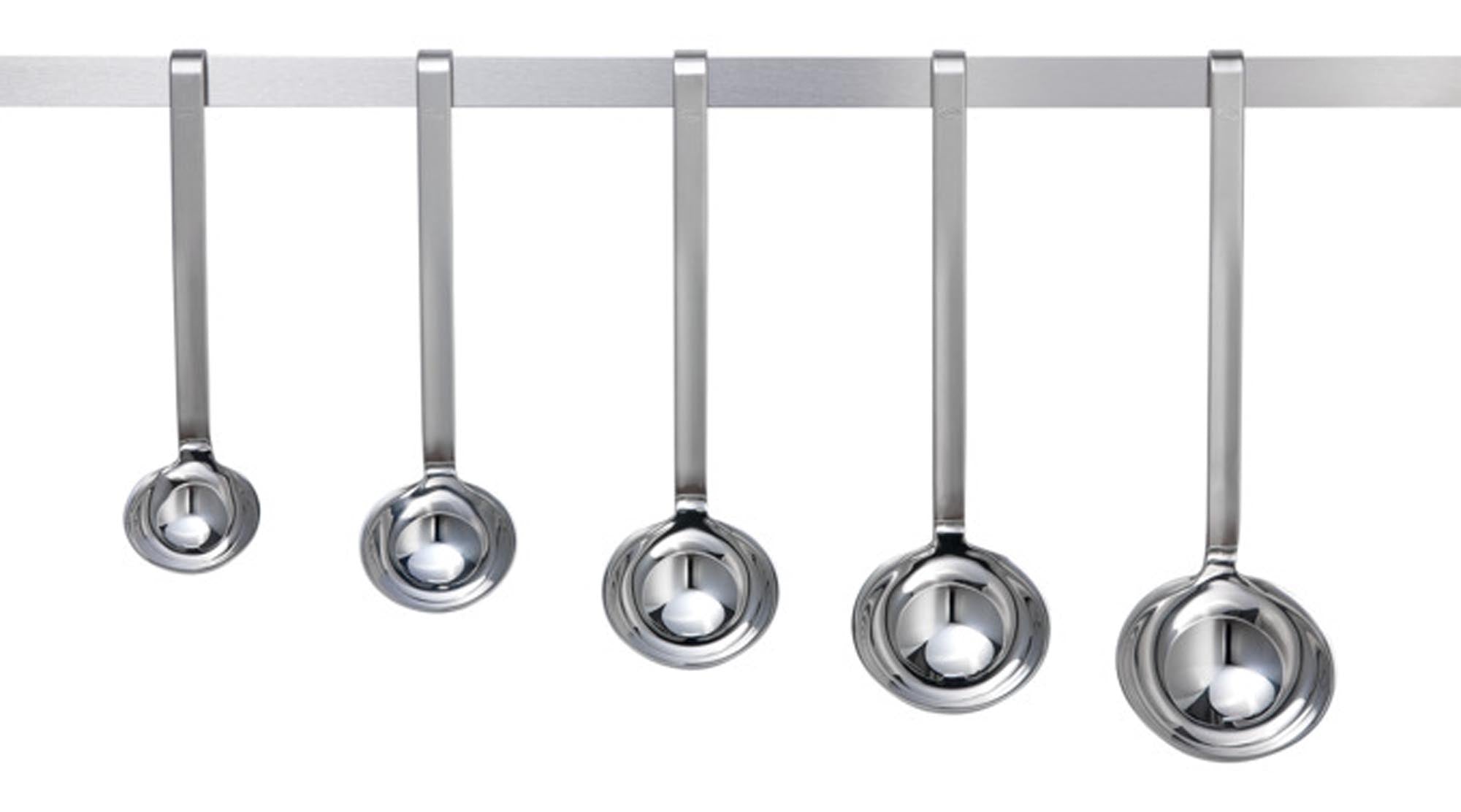 RÖSLE Schöpflöffel, ø 9 cm, aus Edelstahl mit Haken – ideal für Suppen und Saucen, langlebig und stilvoll.