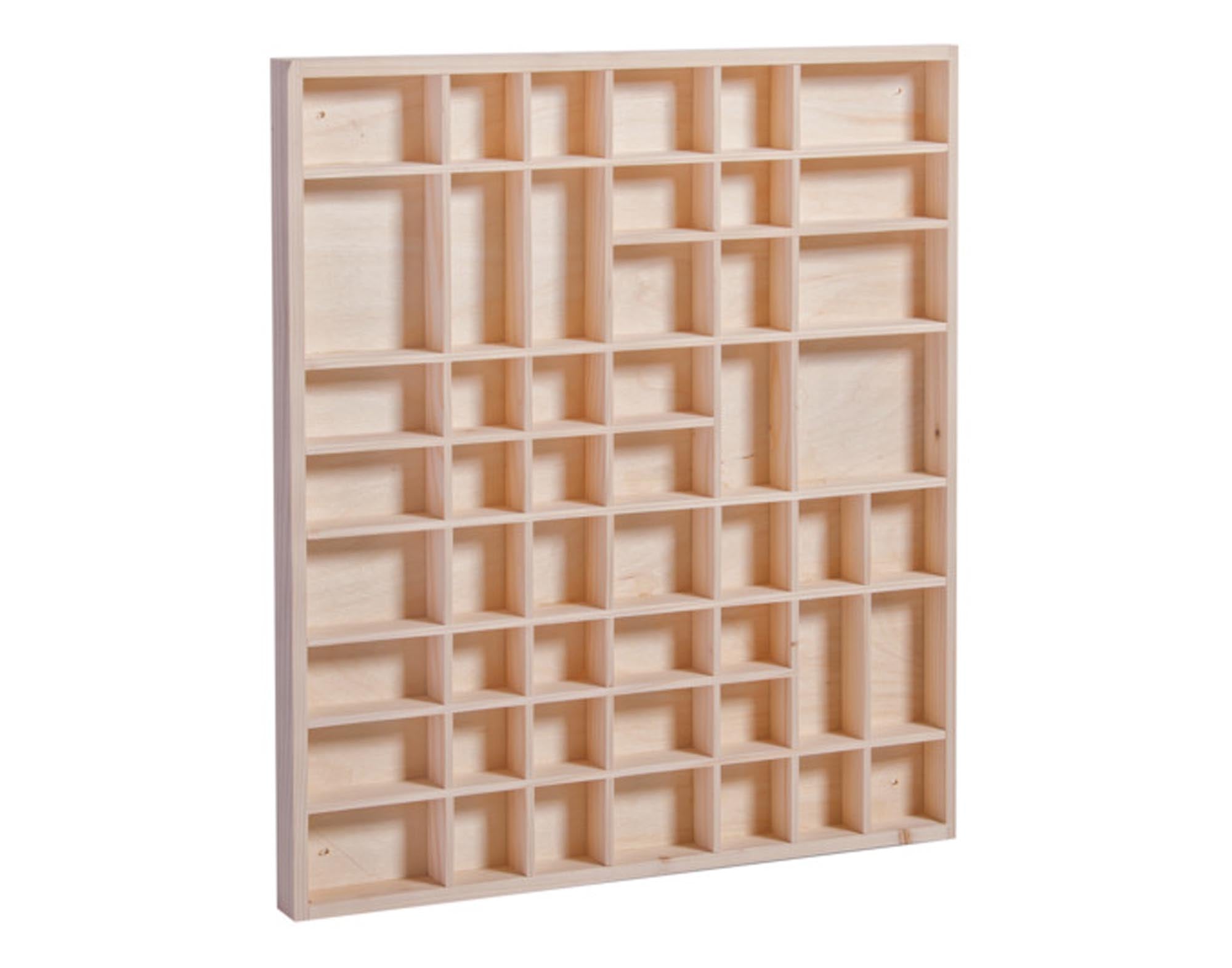 Entdecken Sie den ZELLER Setzkasten Kiefer (52x3.5x46 cm) – ideal für die stilvolle Aufbewahrung von Schmuck, Sammlerstücken und Deko. Pflegeleicht und langlebig!