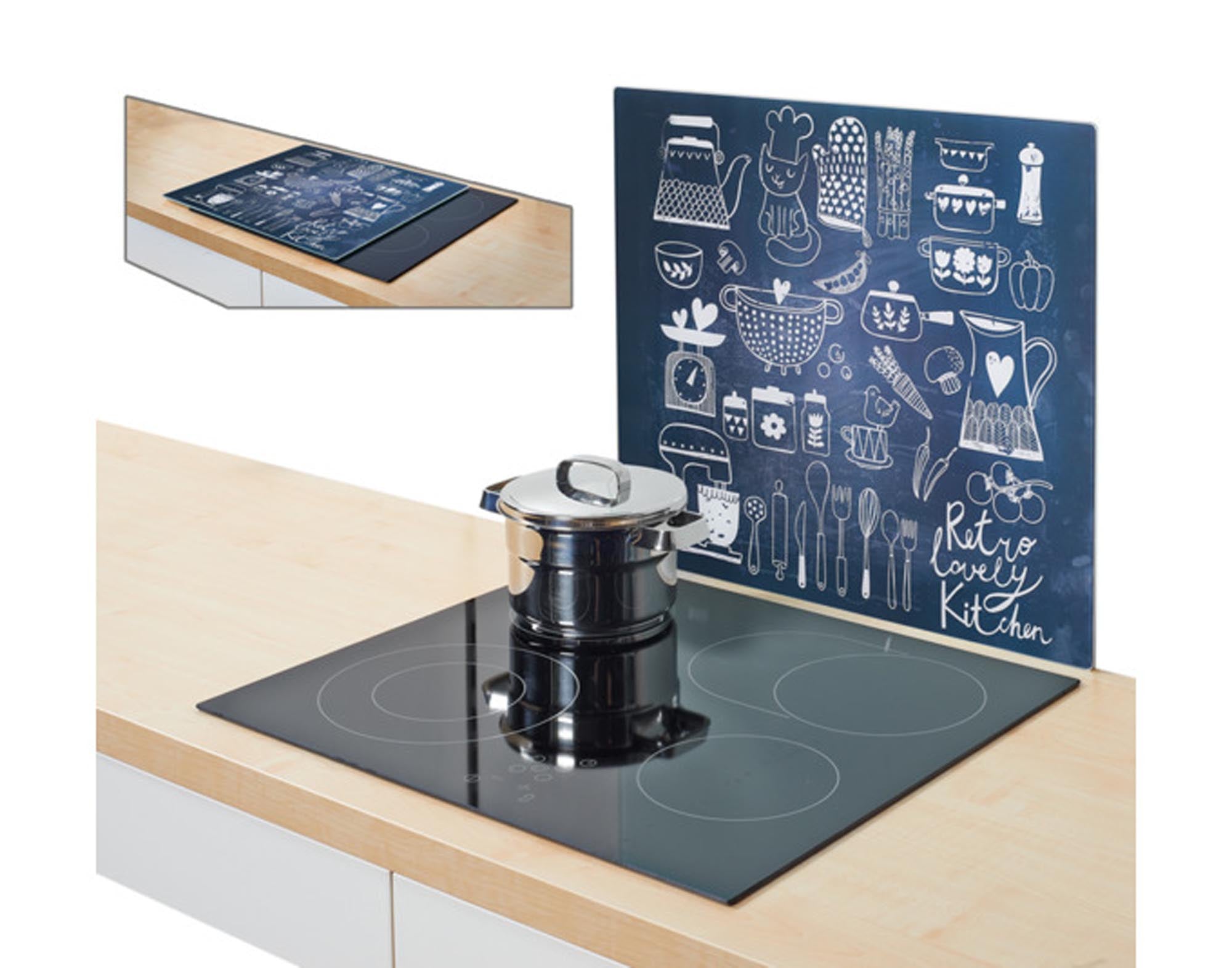Die ZELLER Herdblende Lovely Kitchen aus Glas (56x50 cm) schützt Ihren Herd vor Verschmutzungen und verleiht Ihrer Küche eleganten Stil. Pflegeleicht und stabil.
