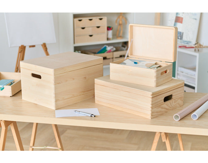 Robuste Kiefernholzkiste 40x30x14 cm mit Deckel, ideal für Spielzeug, Bücher & Kleidung. Natürliche Optik, stapelbar & langlebig.