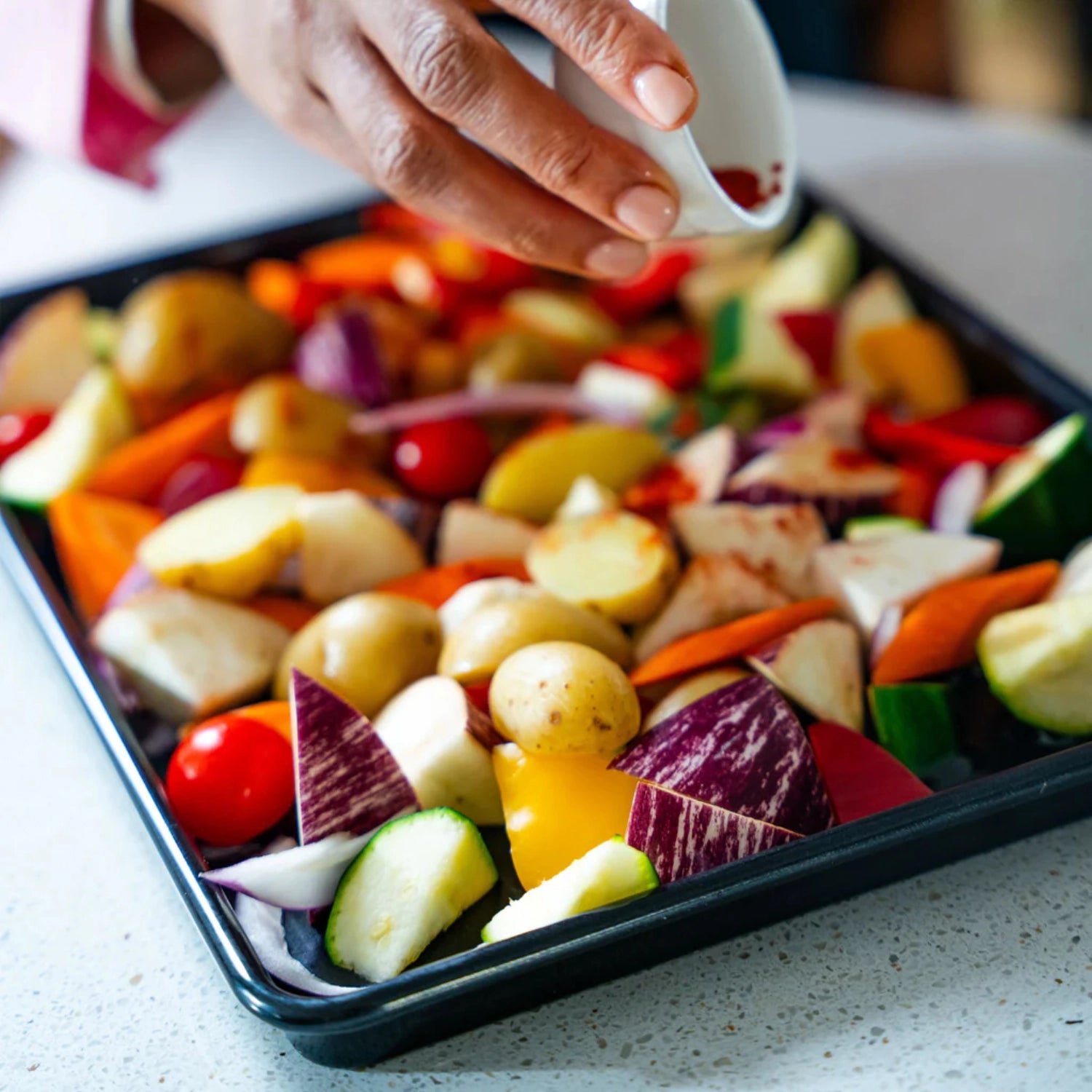 Entdecken Sie das Tala Backblech (39,5x27x2cm) – robust, vielseitig und mit Antihaftbeschichtung für müheloses Backen und einfache Reinigung!
