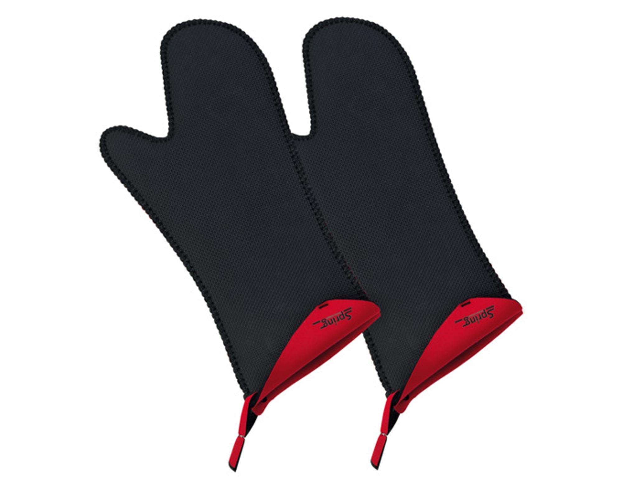 Entdecken Sie die hitzebeständigen SPRING Topfandschuhe lang in rot. Ideal für sicheres Kochen und Backen, schützen sie Ihre Hände und Unterarme.