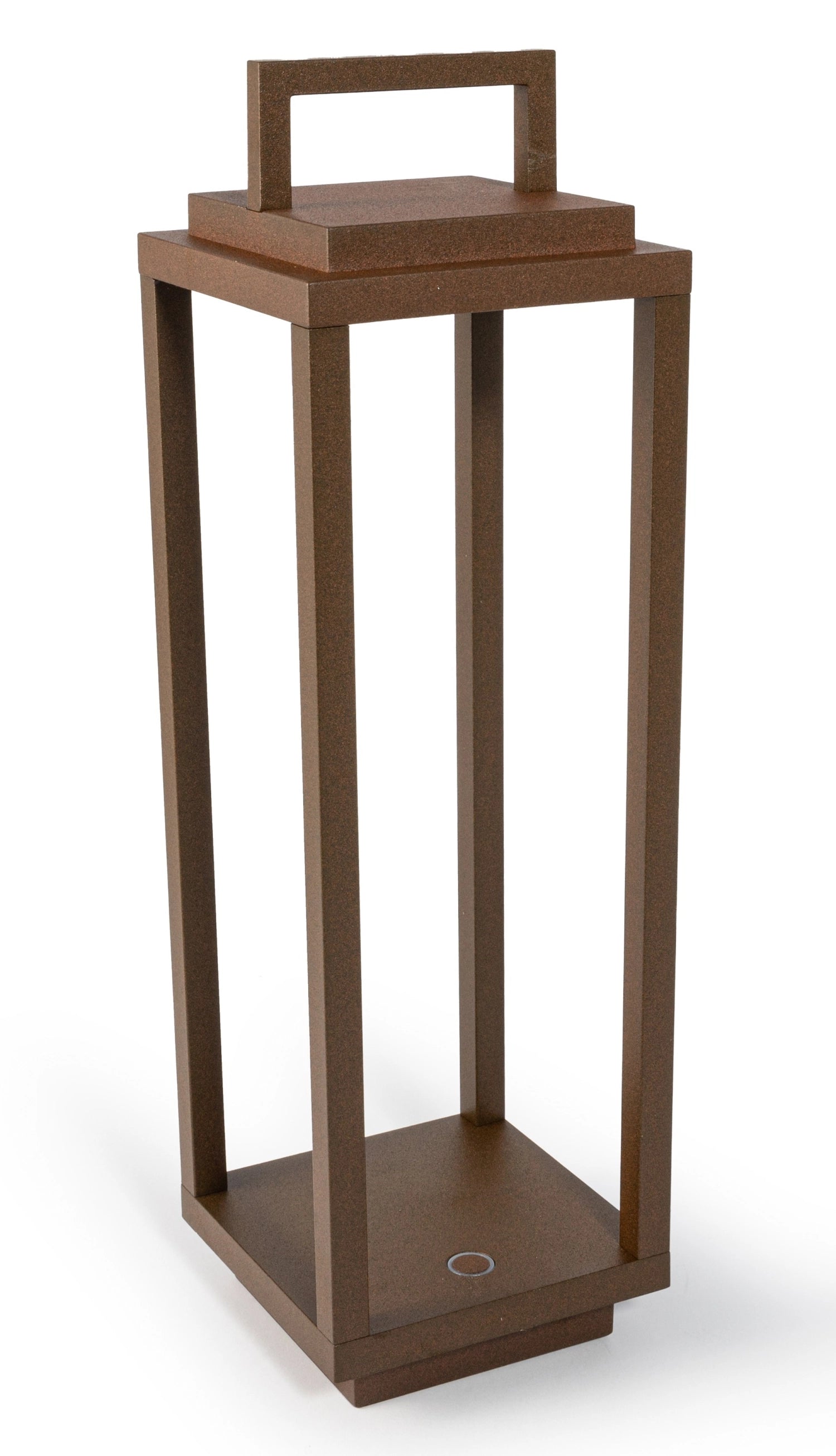 Entdecken Sie die Abert Resort Lampe (10x10cm) – eine stilvolle, wiederaufladbare Tischleuchte mit rustikalem Rost-Finish für gemütliche Atmosphäre.