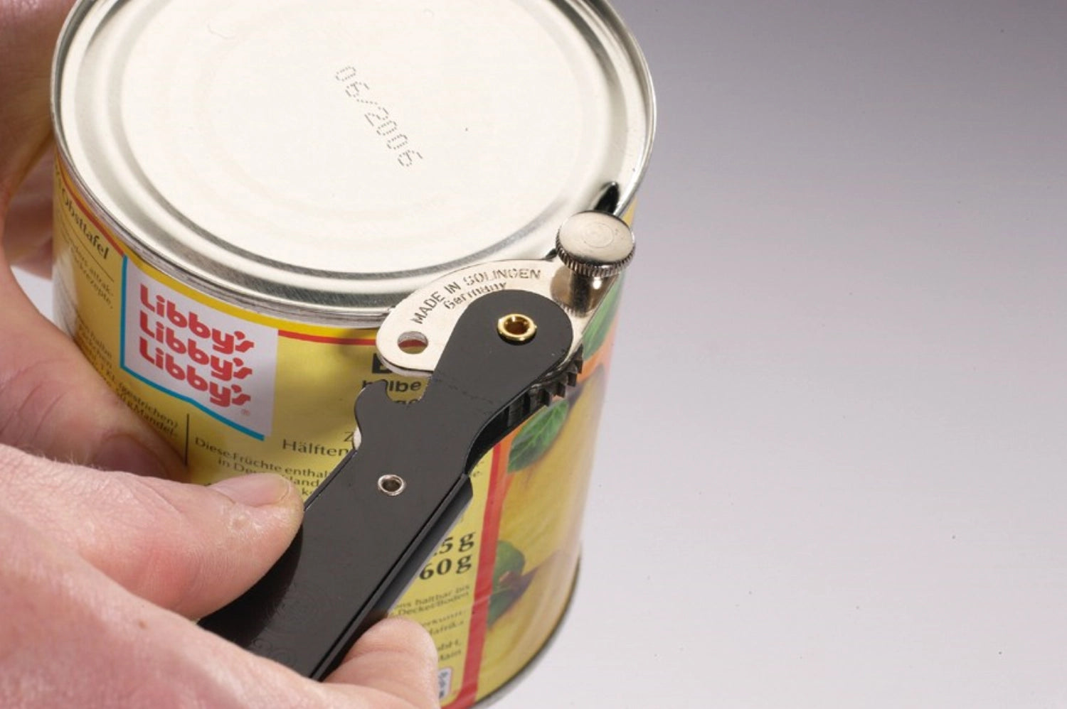 Der Hebeldosenöffner Original Sieger von Westmark (15x3x3 cm) vereinfacht das Öffnen von Dosen dank seines innovativen Hebelmechanismus und ergonomischen Designs.