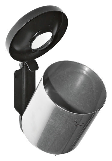 Entdecken Sie den eleganten Kipp-Wandascher Rondo Junior in neusilber – die stilvolle Lösung für hygienische Zigarettenentsorgung im Außenbereich.