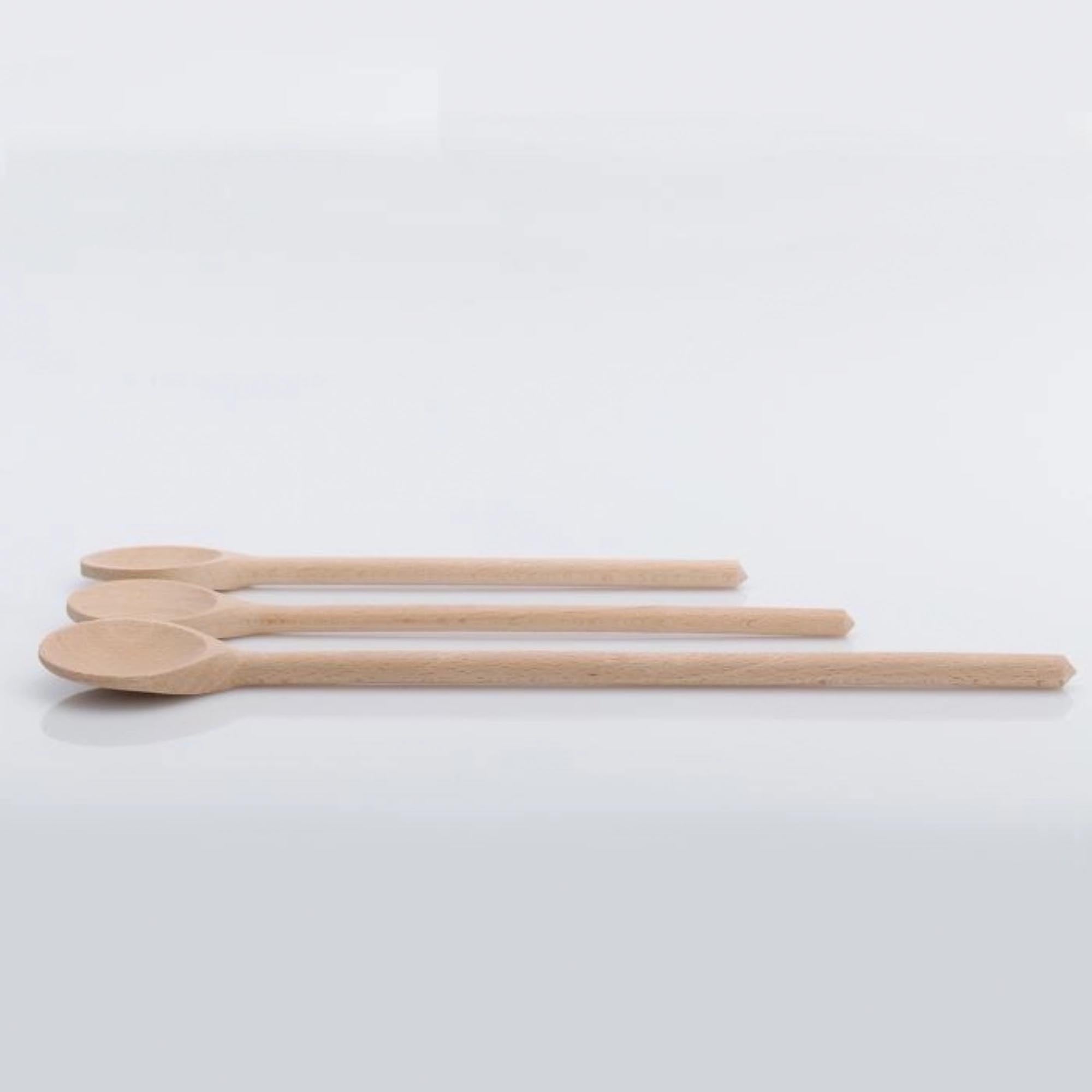 Set aus 3 Holzrührlöffeln in 25, 28 und 35 cm, perfekt für Küche und Backen, natürliches Material, von Westmark.