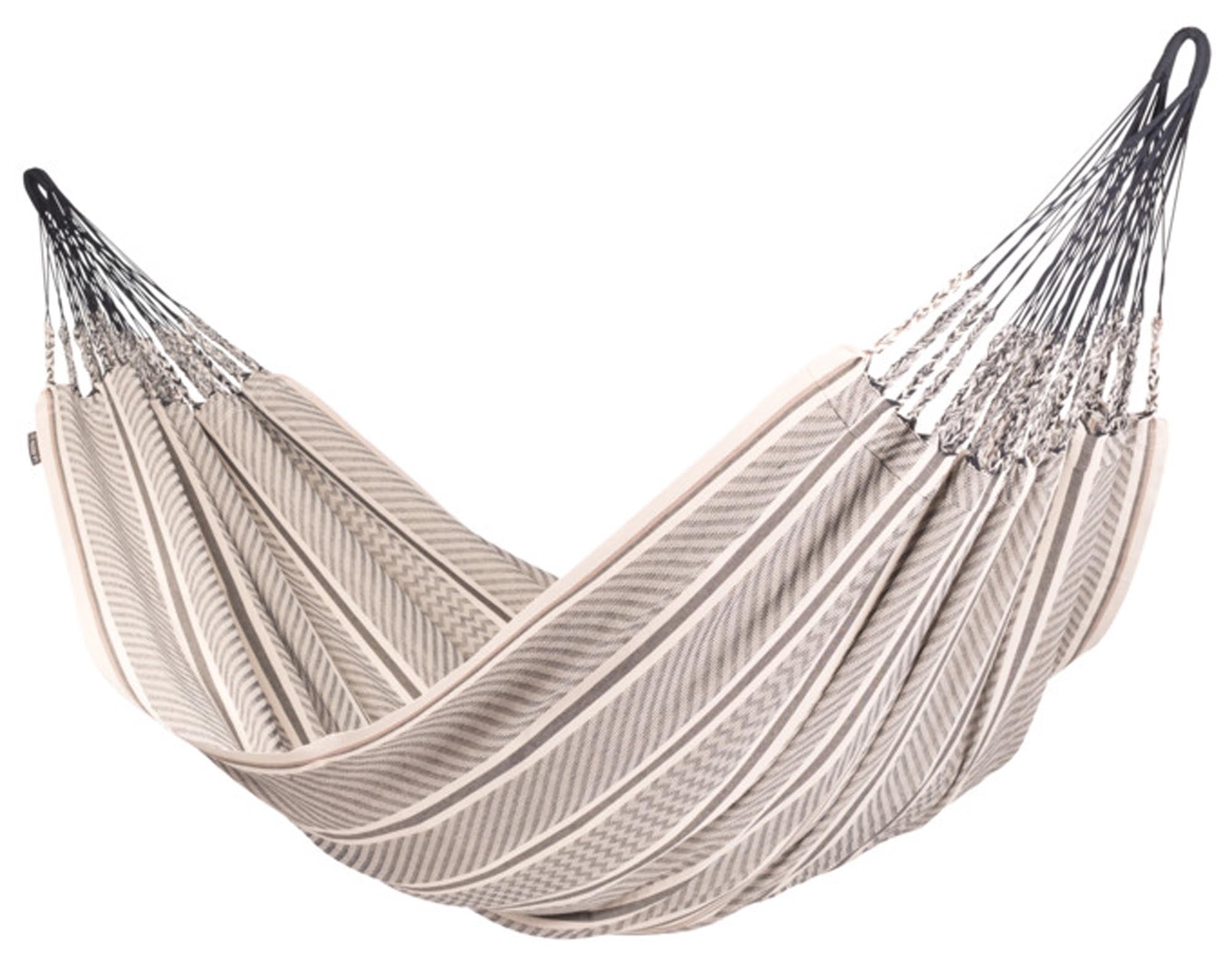 Entspannen Sie in der LA SIESTA Hängematte Flora zebra (180x400 cm) aus atmungsaktiver Baumwolle. Ideal für Garten und Balkon, mit floralen Motiven und hoher Tragkraft.