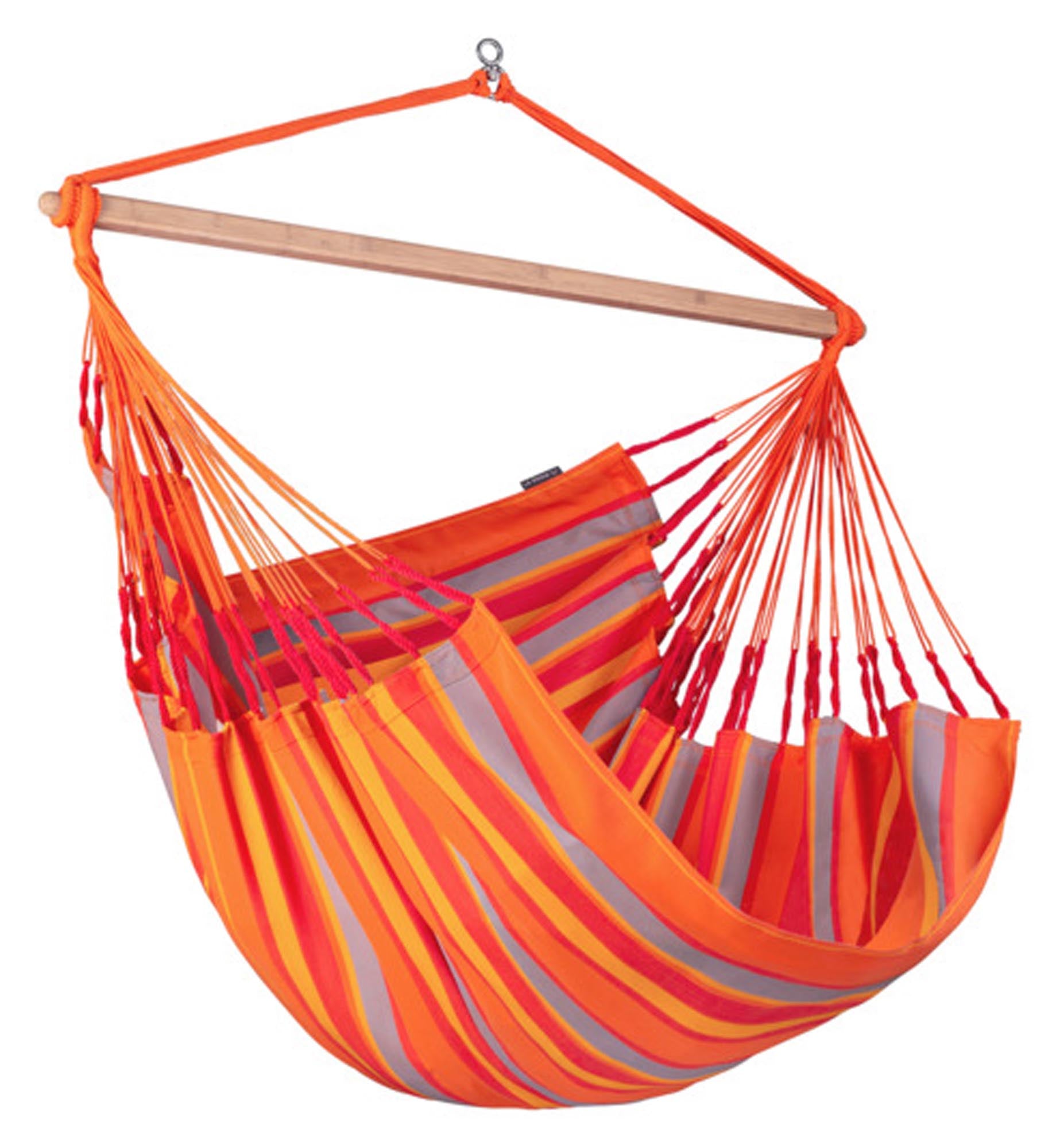 Genießen Sie entspannte Stunden im Hängestuhl Domingo von LA SIESTA. Mit 130x210 cm bietet er Komfort für drinnen und draußen.