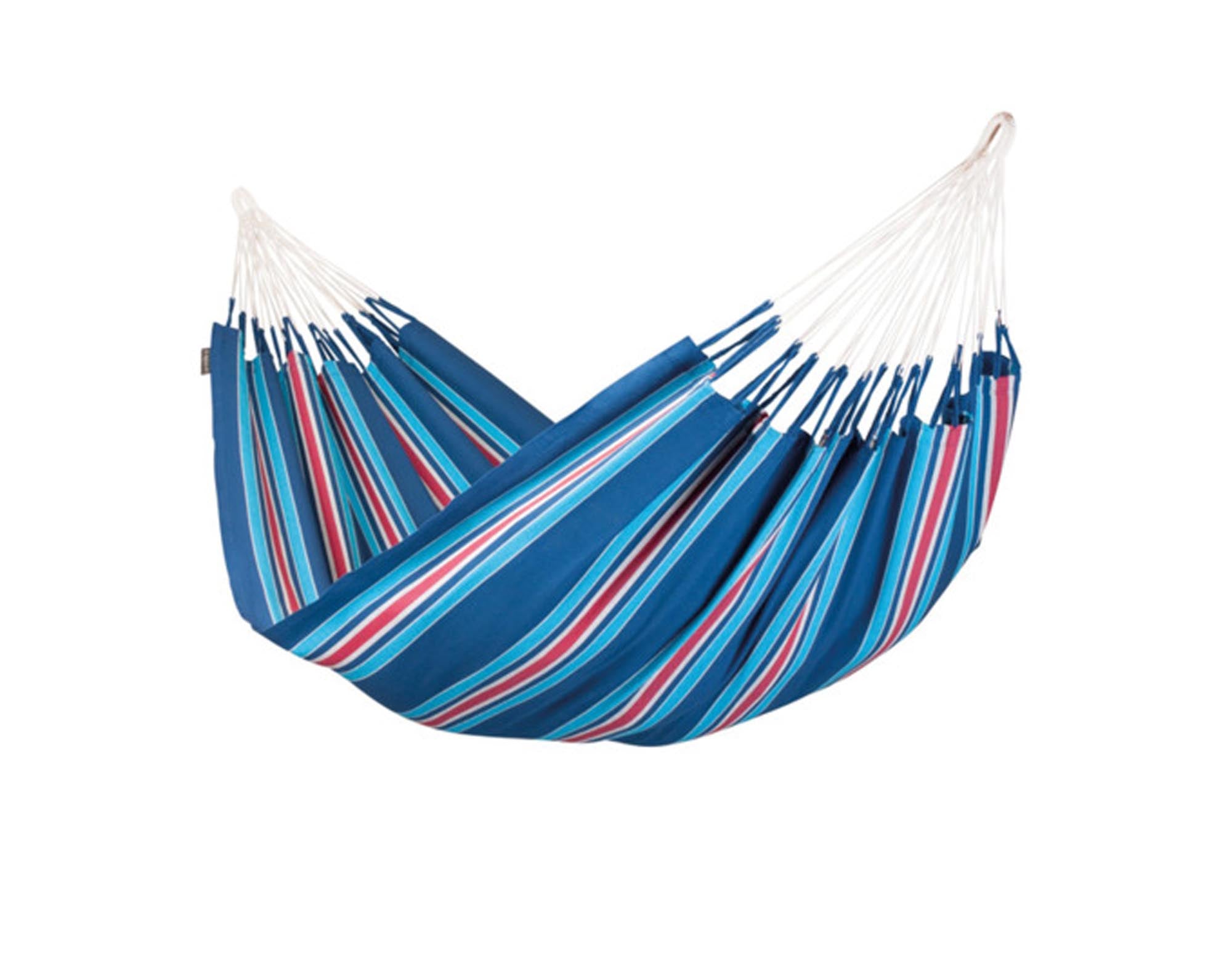 Entspannen Sie in der LA SIESTA Hängematte Currambera berry 160x350 cm. Hochwertige Baumwolle, robust, pflegeleicht und ideal für Garten und Terrasse.