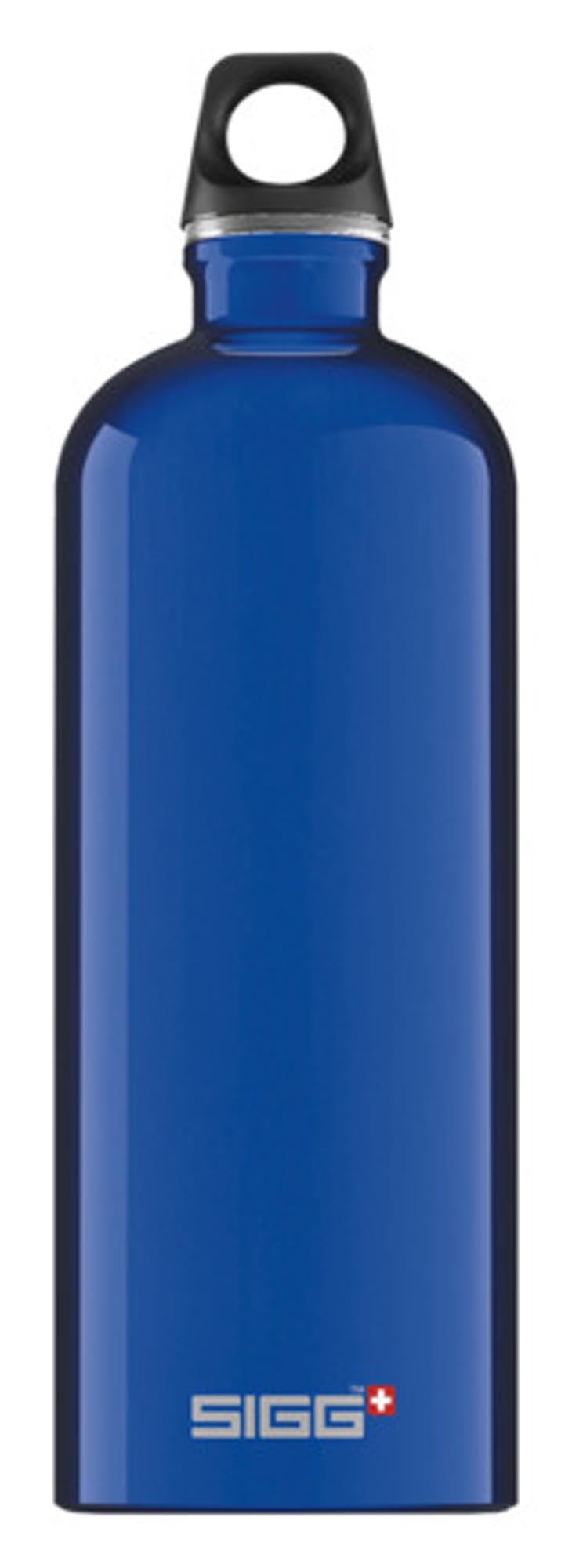 Entdecken Sie die SIGG Traveller Bottle 1 l in Dunkelblau – die perfekte, umweltfreundliche Trinkflasche für Abenteuer, Sport und Alltag. Robust, leicht und BPA-frei!