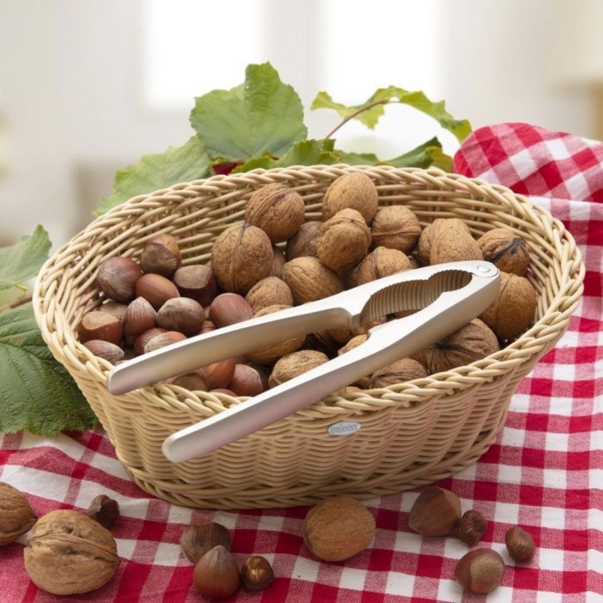 Eleganter Nussknacker von Westmark, edelmattiert, 18 cm, robust und stilvoll, ideal für Nüsse, hochwertige Verarbeitung.