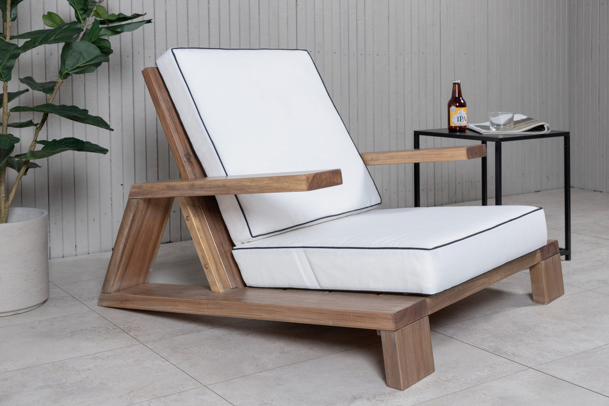 Daria Lounge Chair in Braun präsentiert im Onlineshop von KAQTU Design AG. Outdoor-Sessel ist von Venture Home