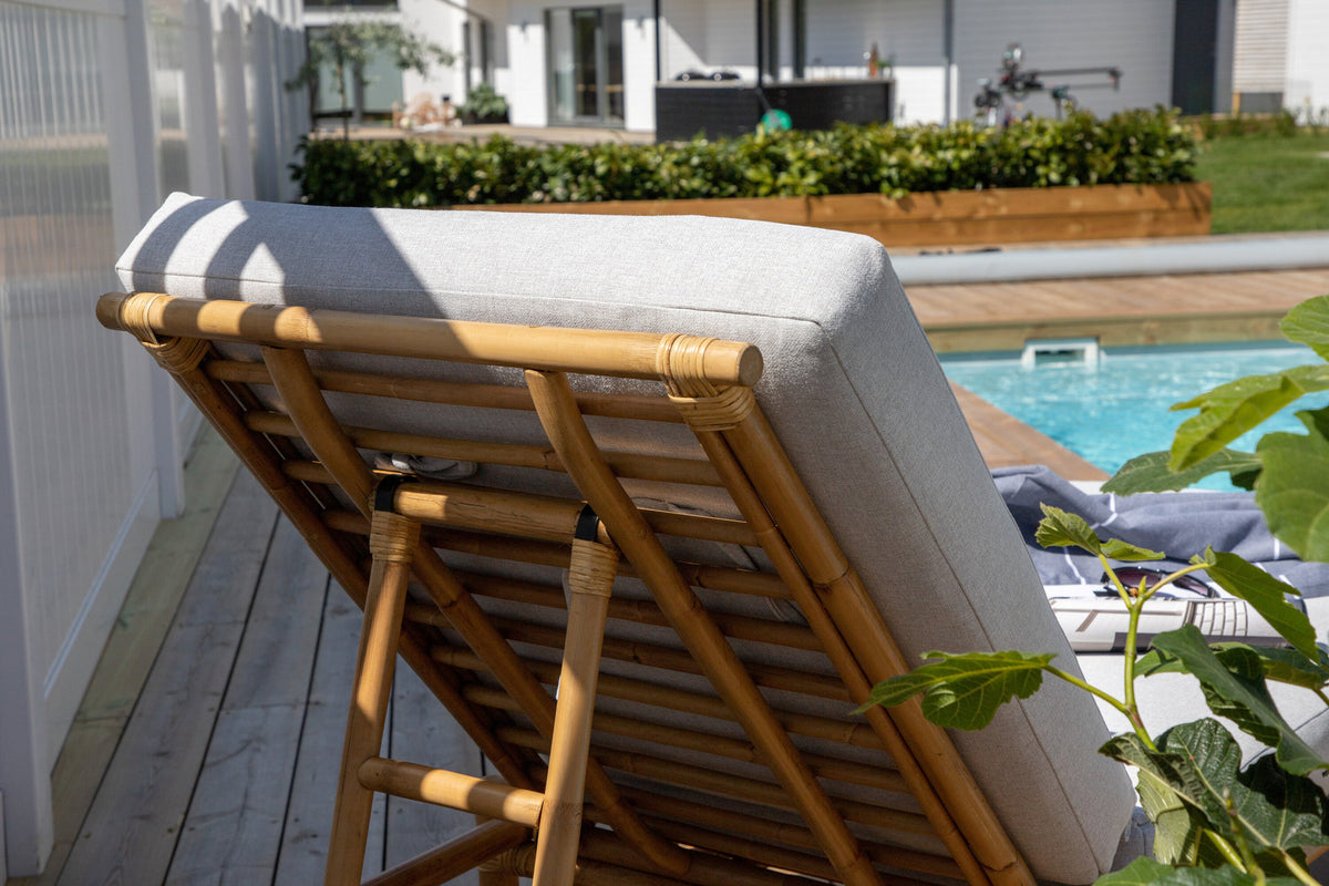 Cane Sonnenliege in Natur präsentiert im Onlineshop von KAQTU Design AG. Liegestuhl ist von Venture Home