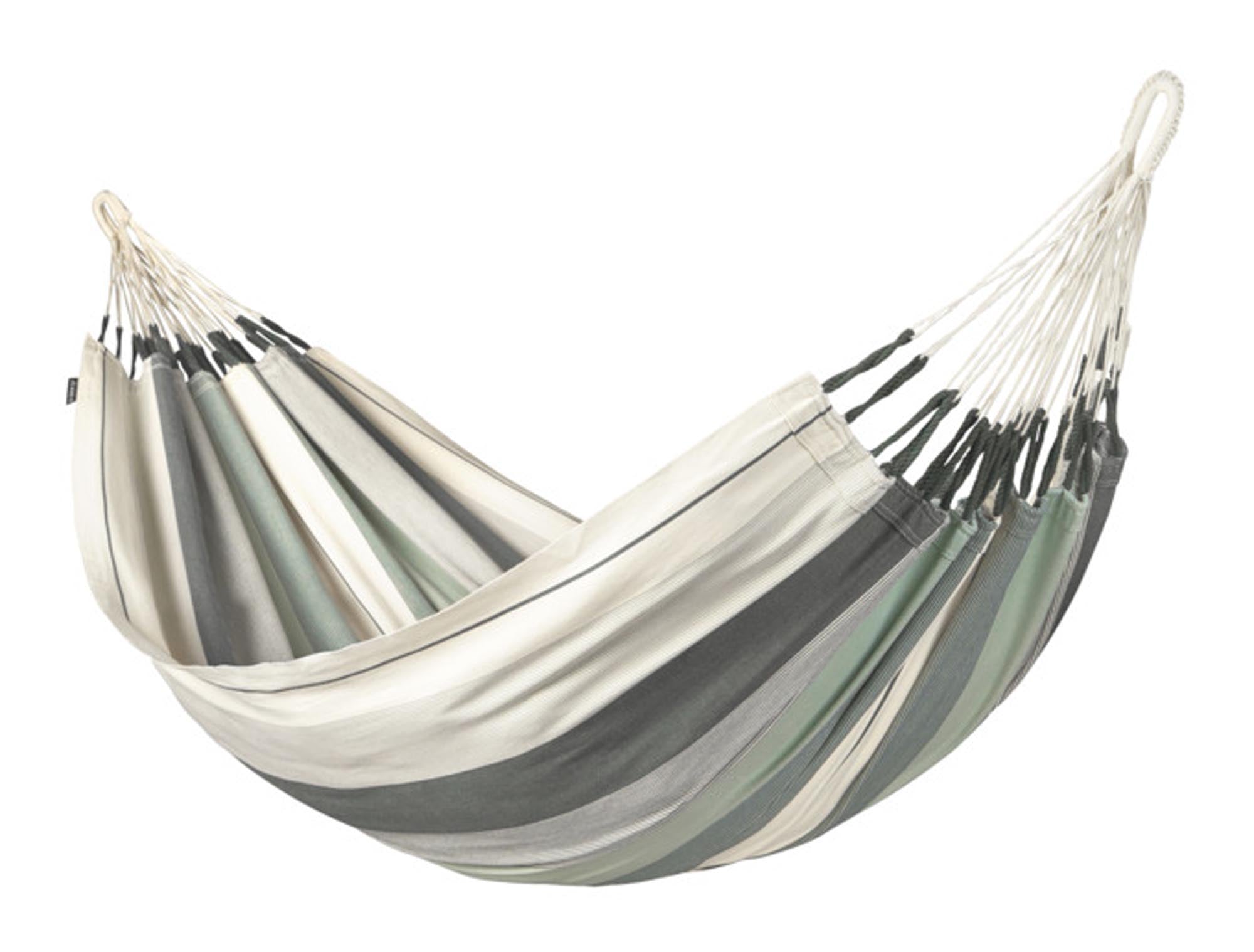 Entspannen Sie stilvoll in der Hängematte Modesta 140x300 cm von LA SIESTA. Hochwertige Baumwolle, einfaches Aufhängen und gemütliches Design.