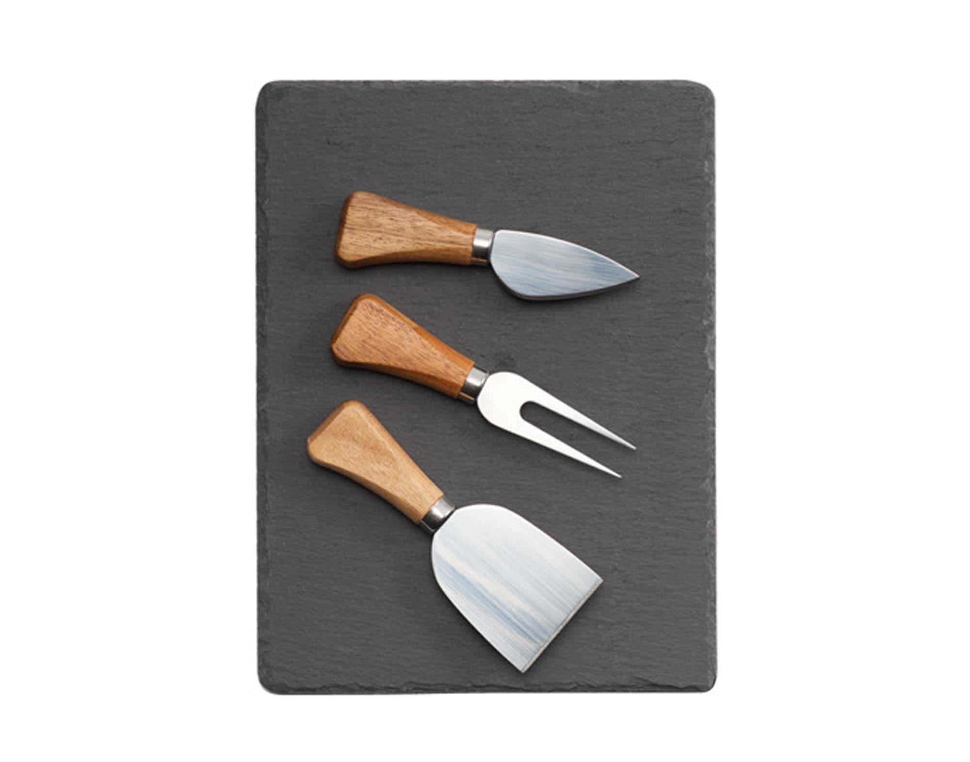 Entdecken Sie das ZELLER Servierset für Käse, 4-teilig aus edlem Schiefer (24x18 cm). Ideal für stilvolle Käseplatten und unvergessliche Verkostungen.