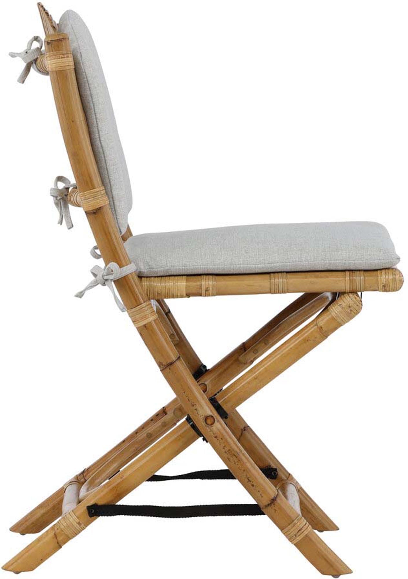 Entdecken Sie den klappbaren Cane Stuhl von Venture Home – der elegante Gartenstuhl aus robustem Rattan, perfekt für entspannte Stunden im Freien.