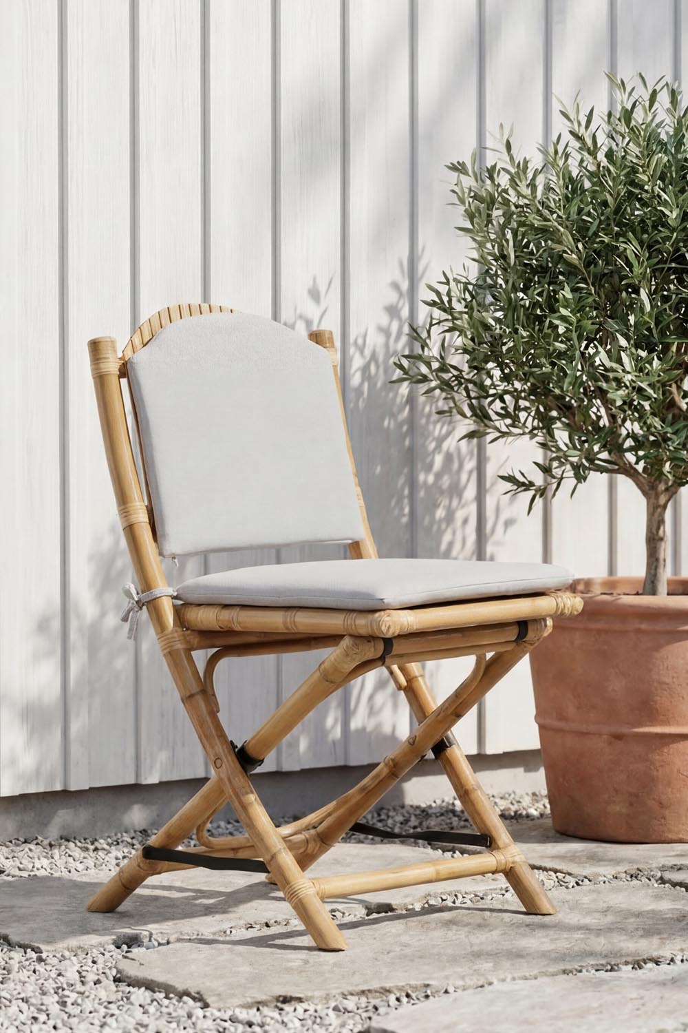 Cane Stuhl klappbar in Natur präsentiert im Onlineshop von KAQTU Design AG. Gartenstuhl ist von Venture Home