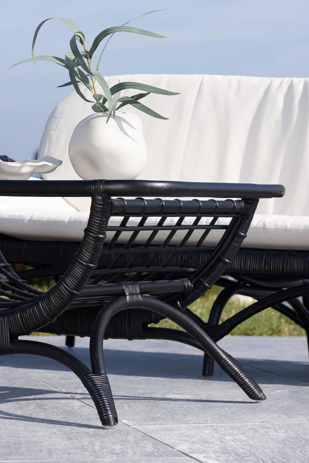 Moana Beistelltisch in Schwarz präsentiert im Onlineshop von KAQTU Design AG. Beistelltisch Outdoor ist von Venture Home