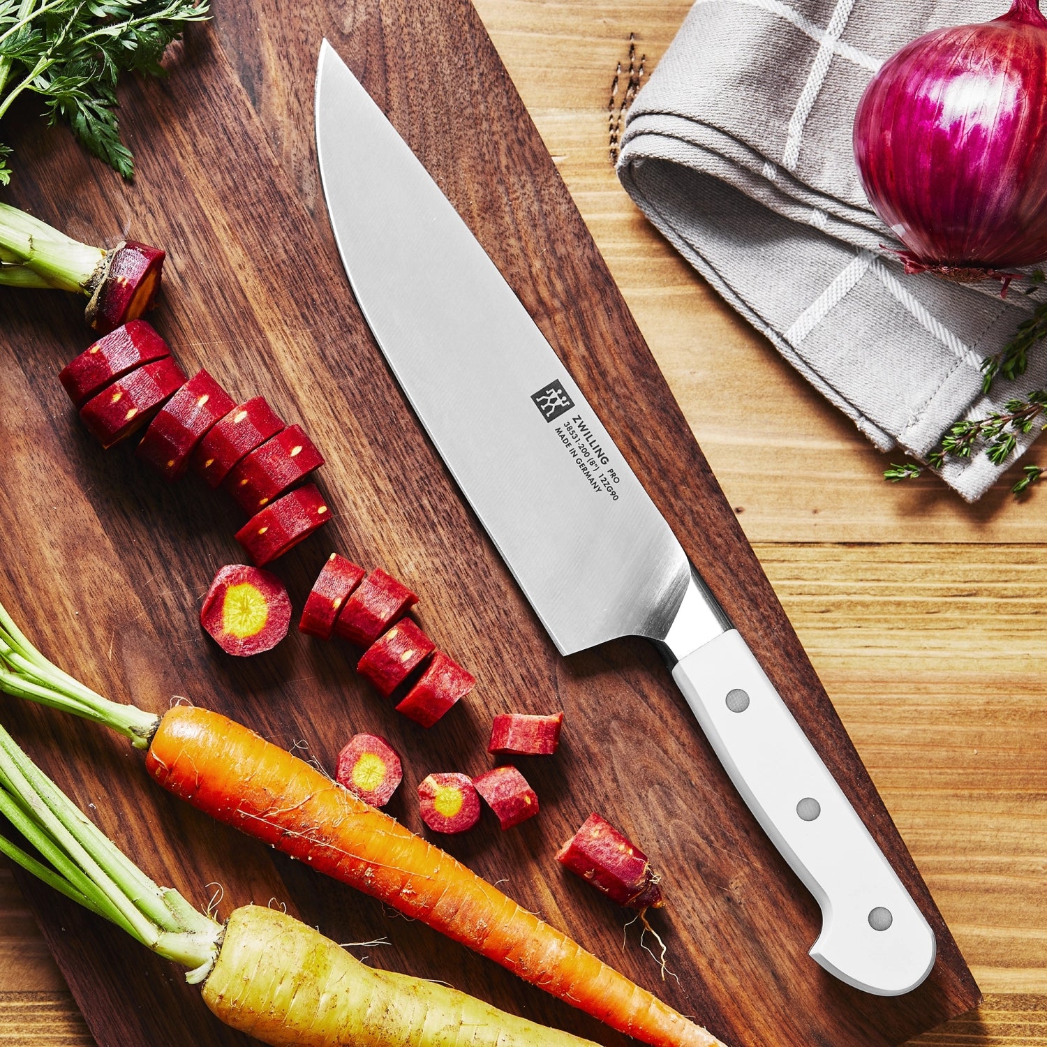 Pro le blanc Kochmesser 200mm von Zwilling Kitchen, hochwertiges Kochmesser mit ergonomischem Griff und präziser Klinge für professionelle Küchen.