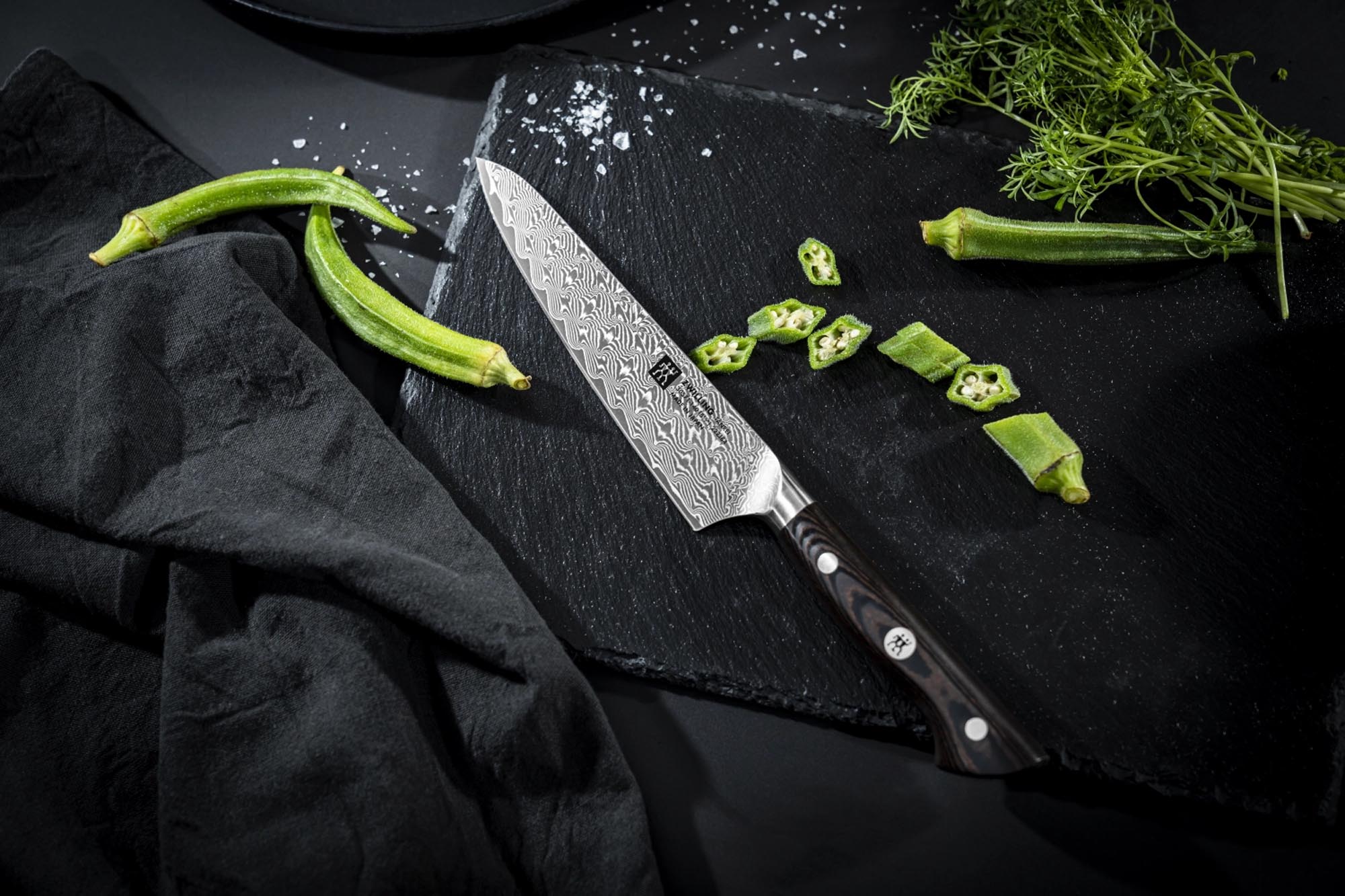Hochwertiges Tanrei Damastmesser mit 140 mm Klinge, ideal für präzise Schnitte und vielseitige Anwendungen in der gehobenen Küche.