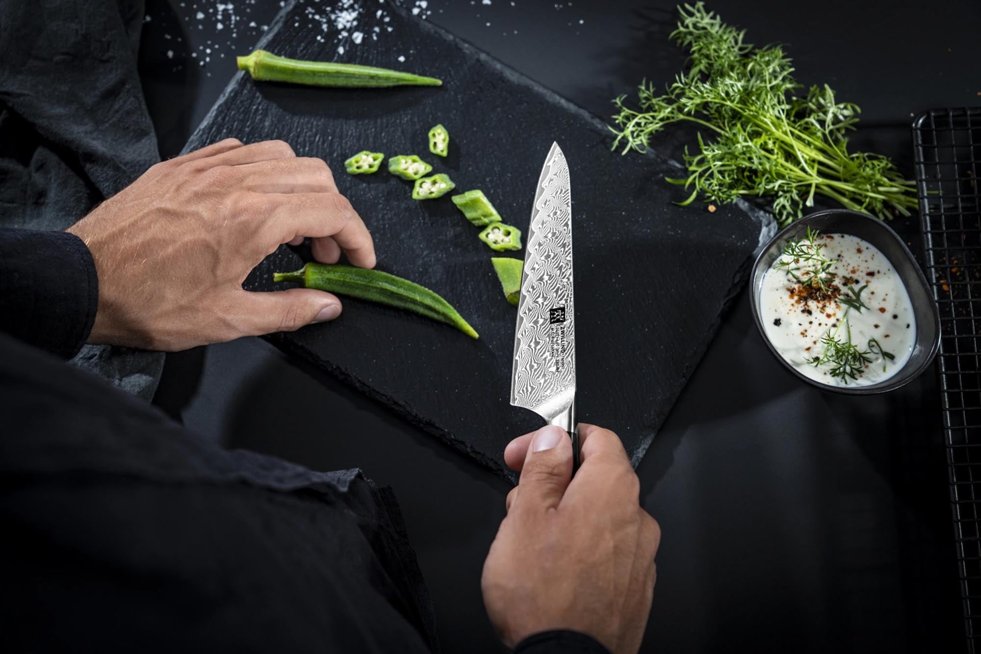 Hochwertiges Tanrei Kochmesser mit 140 mm Damastklinge, ideal für präzise Schnitte und vielseitige Anwendungen in der Küche.