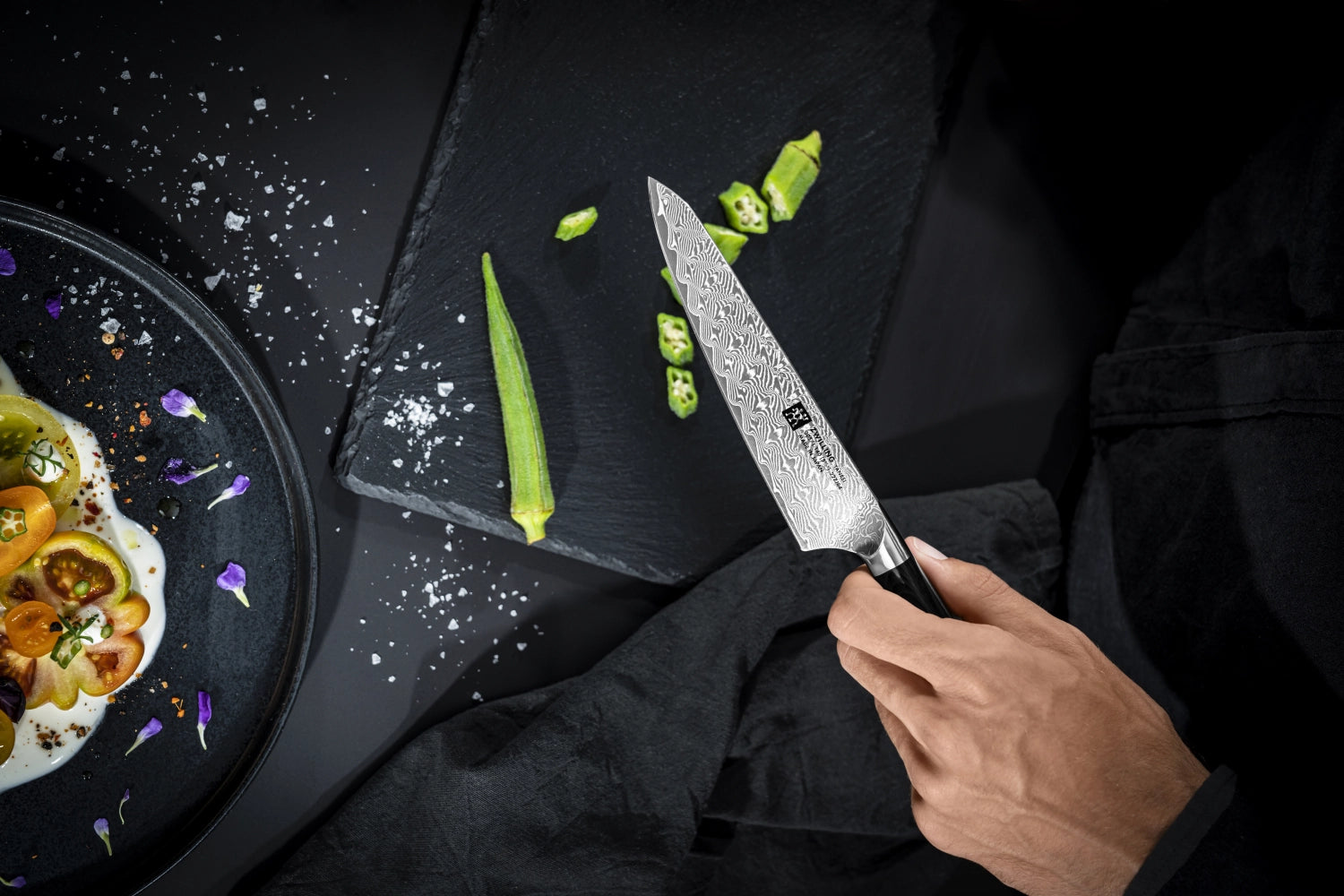 Elegantes Tanrei Kochmesser mit 140 mm Klinge von Zwilling Kitchen, perfekt für präzise Schneidarbeiten und stilvolles Kochen.