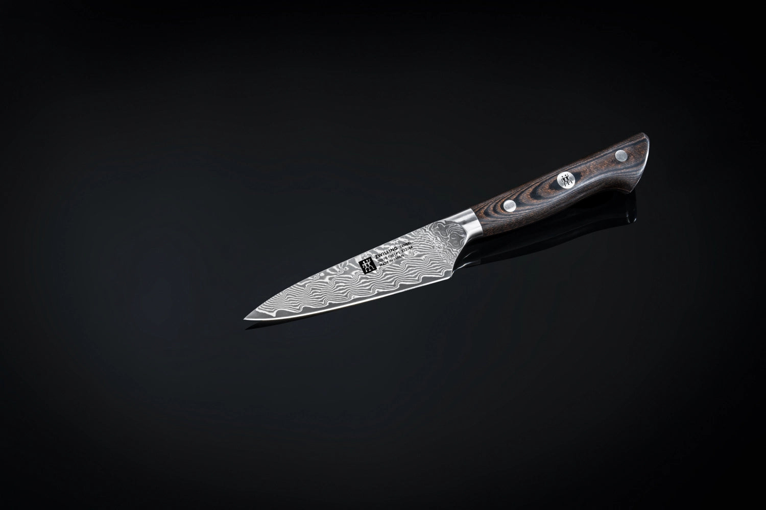 Elegantes Tanrei Spick- und Garniermesser von Zwilling Kitchen, ideal für präzise Schnitte und kunstvolle Dekorationen in der Küche.